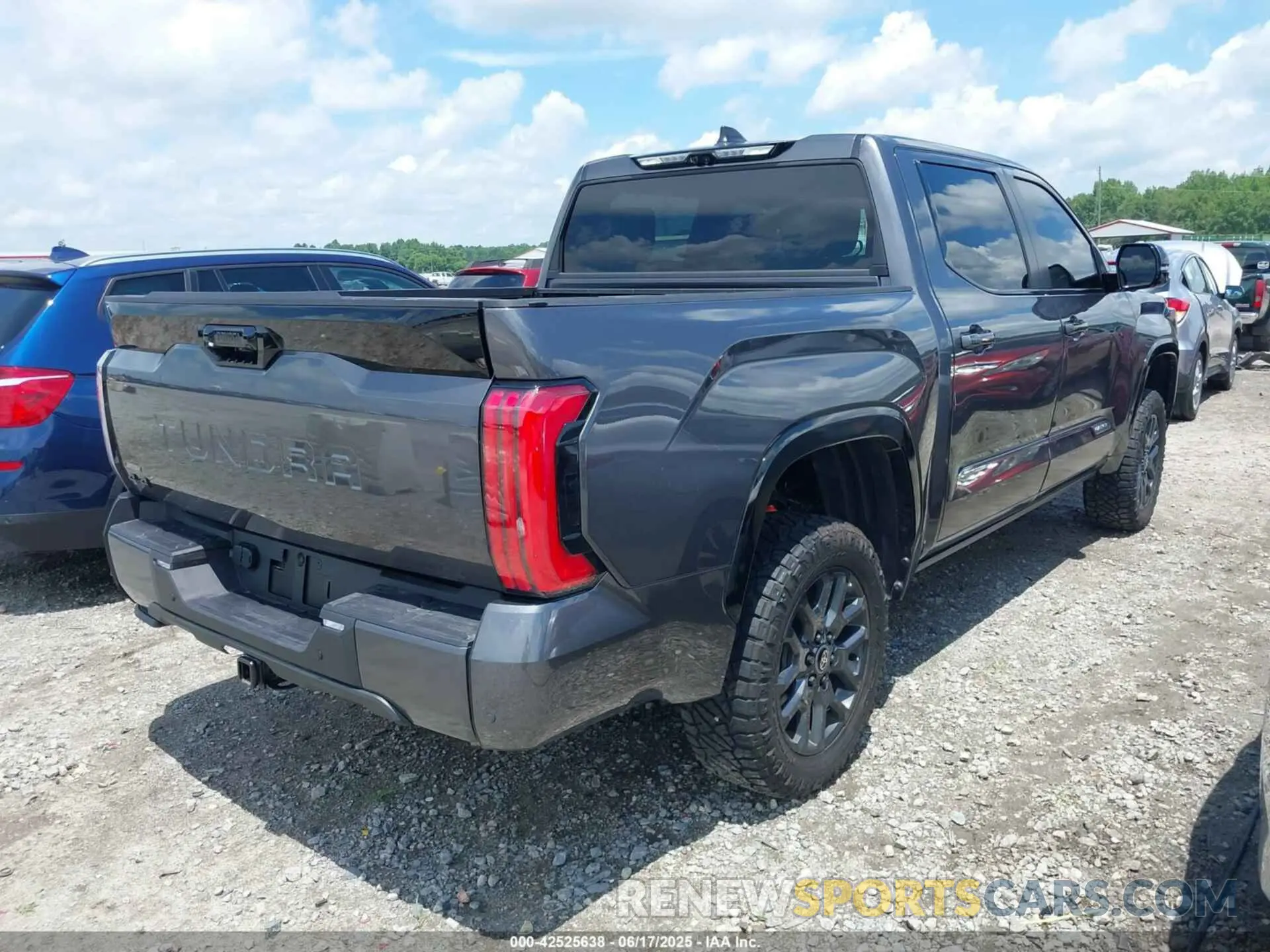 4 fotografías del automóvil dañado 5TFNA5DB2SX297116 TOYOTA TUNDRA 2025