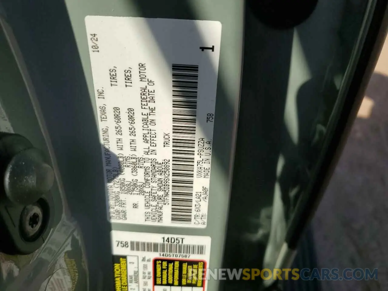 14 fotografías del automóvil dañado 5TFNA5DB9SX250892 TOYOTA TUNDRA 2025