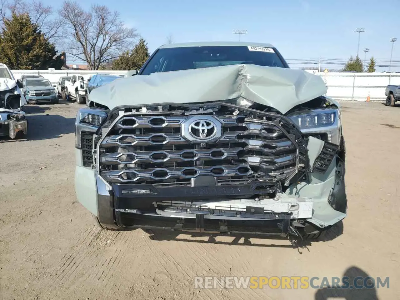 5 fotografías del automóvil dañado 5TFNA5DB9SX250892 TOYOTA TUNDRA 2025