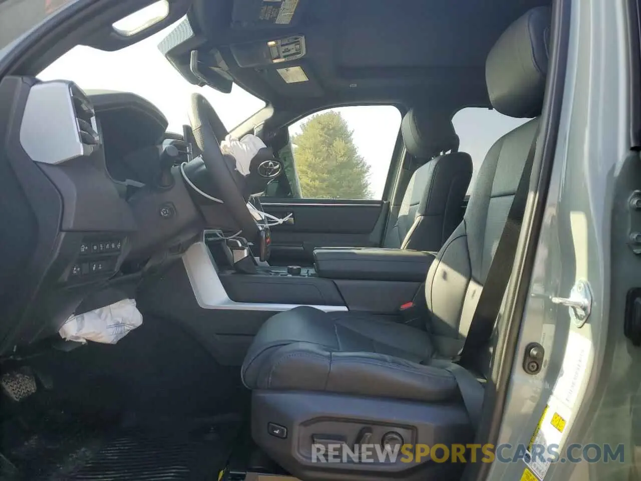 7 fotografías del automóvil dañado 5TFNA5DB9SX250892 TOYOTA TUNDRA 2025