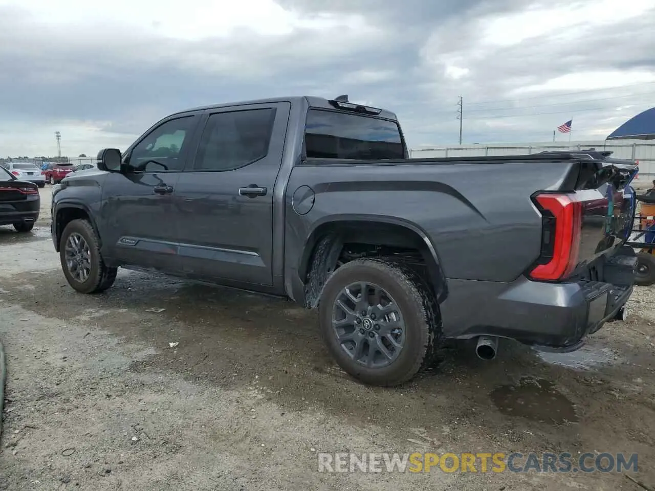2 fotografías del automóvil dañado 5TFNA5DBXSX279690 TOYOTA TUNDRA 2025