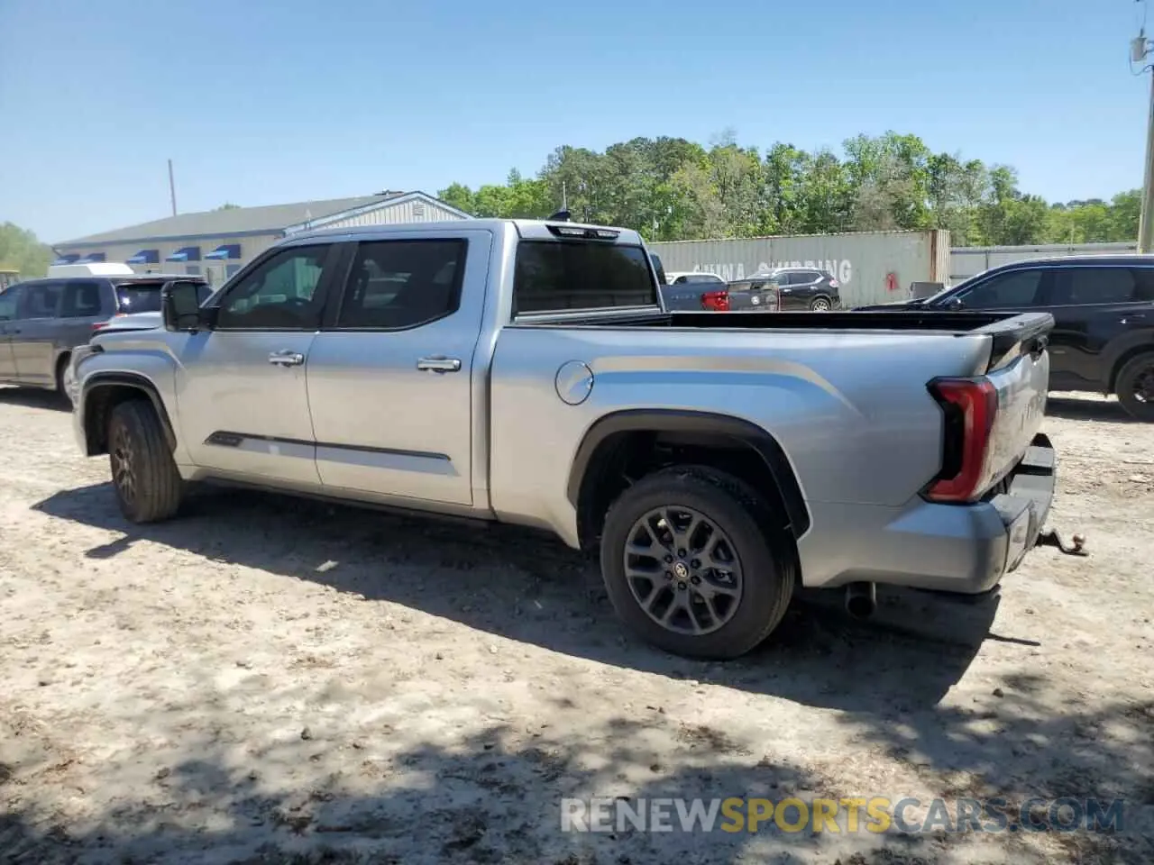 2 fotografías del automóvil dañado 5TFNA5EC5SX036862 TOYOTA TUNDRA 2025