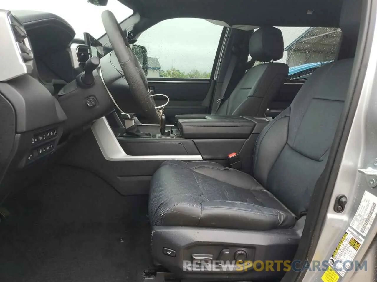 7 fotografías del automóvil dañado 5TFNA5EC5SX036862 TOYOTA TUNDRA 2025