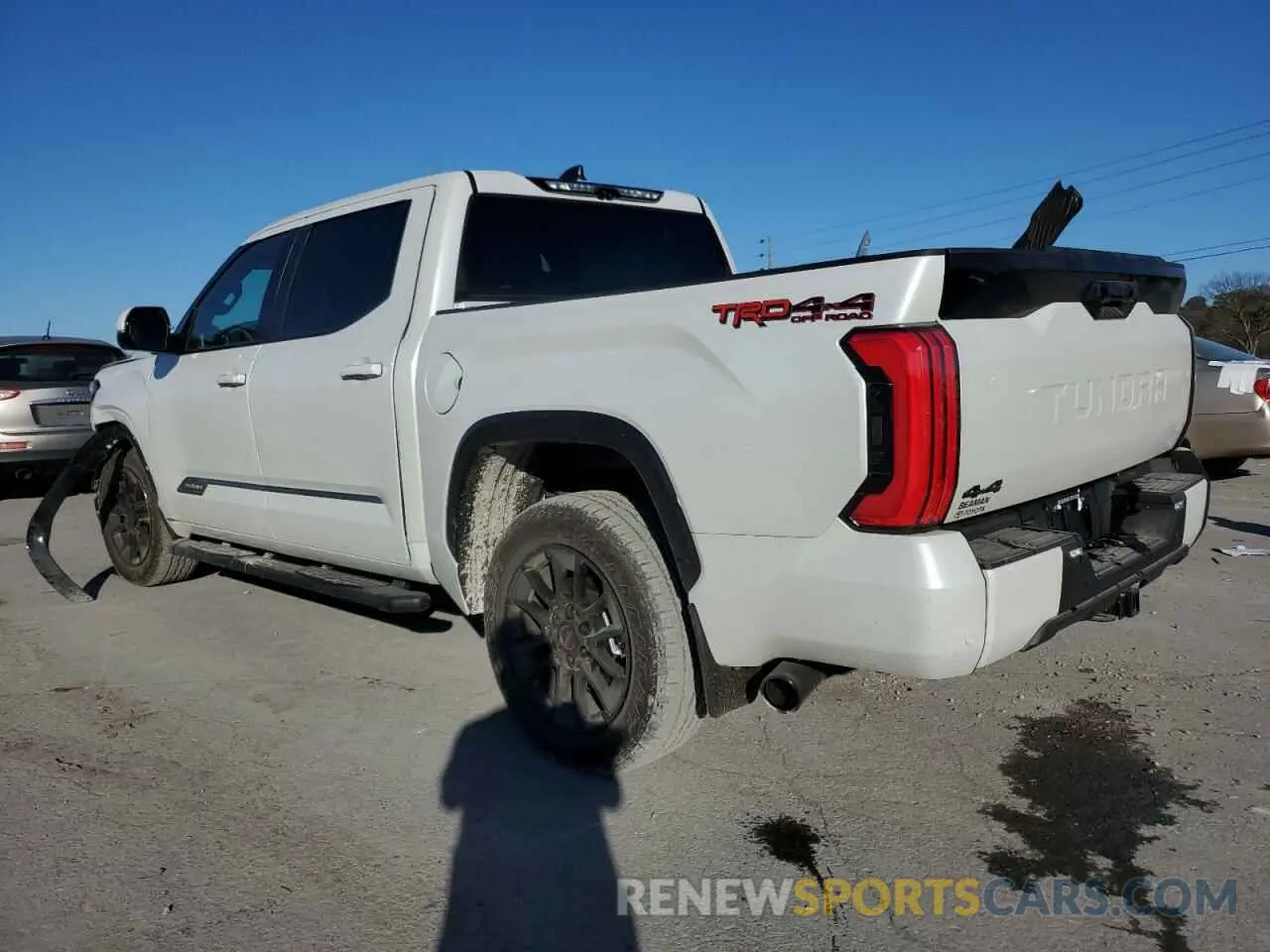 2 fotografías del automóvil dañado 5TFWA5DB4SX241294 TOYOTA TUNDRA 2025