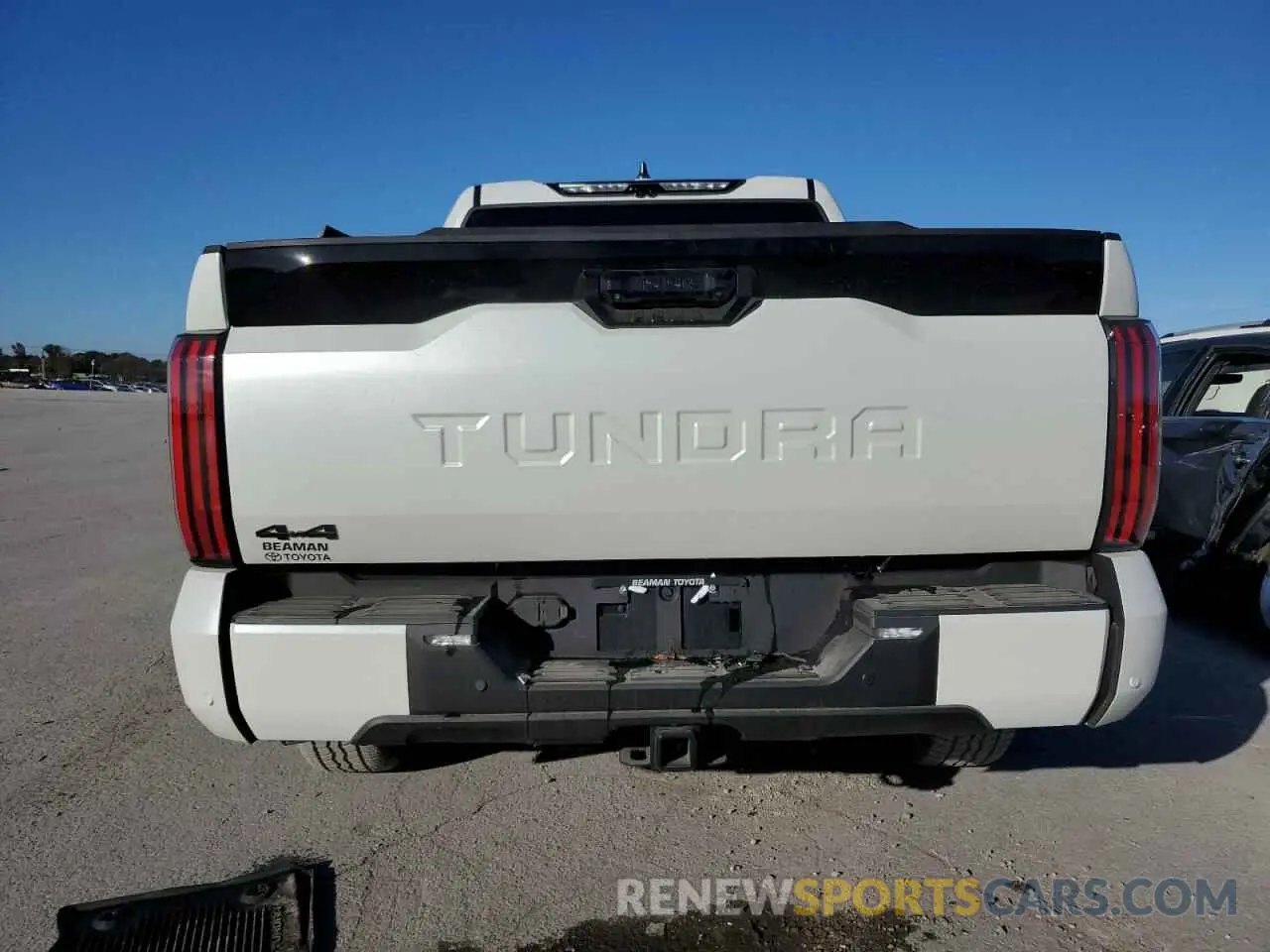 6 fotografías del automóvil dañado 5TFWA5DB4SX241294 TOYOTA TUNDRA 2025