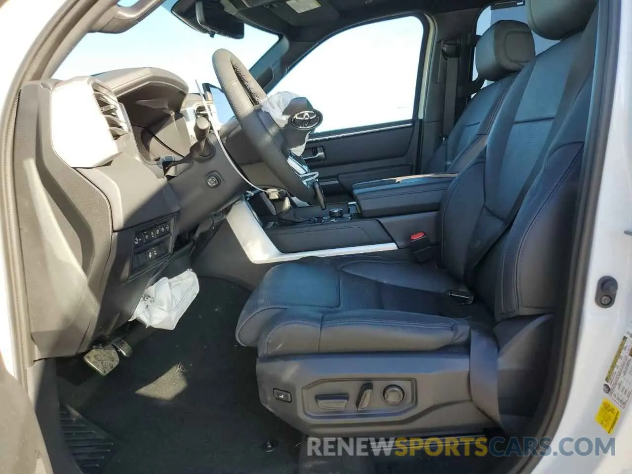 7 fotografías del automóvil dañado 5TFWA5DB4SX241294 TOYOTA TUNDRA 2025