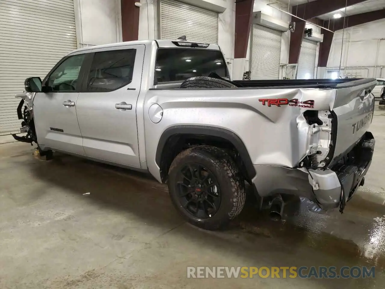 2 fotografías del automóvil dañado 5TFWA5DB7SX257859 TOYOTA TUNDRA 2025