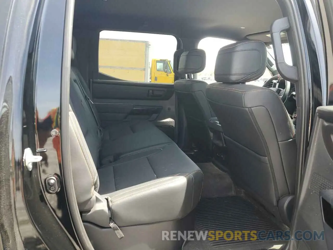 10 fotografías del automóvil dañado 5TFWA5DBXSX247567 TOYOTA TUNDRA 2025