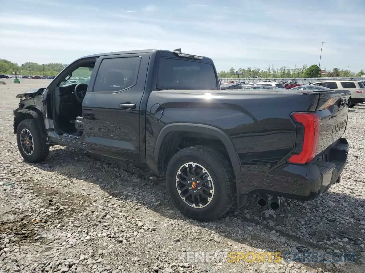 2 fotografías del automóvil dañado 5TFWA5DBXSX247567 TOYOTA TUNDRA 2025
