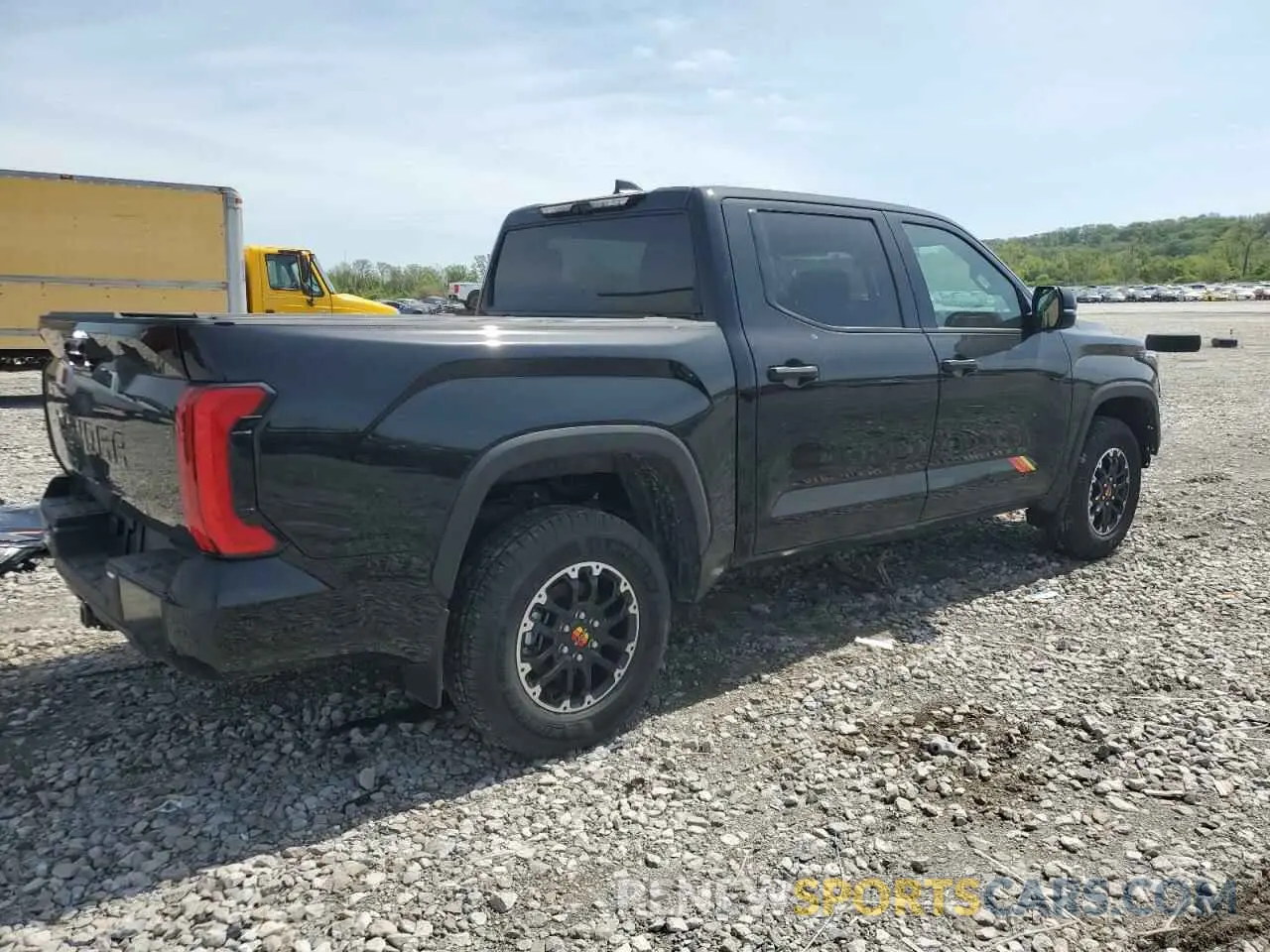 3 fotografías del automóvil dañado 5TFWA5DBXSX247567 TOYOTA TUNDRA 2025