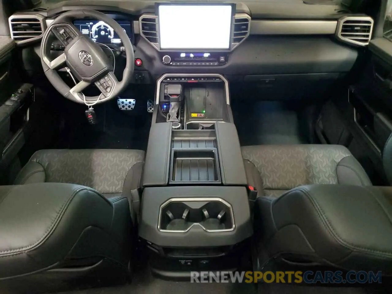 8 fotografías del automóvil dañado 5TFWA5EC3SX039490 TOYOTA TUNDRA 2025
