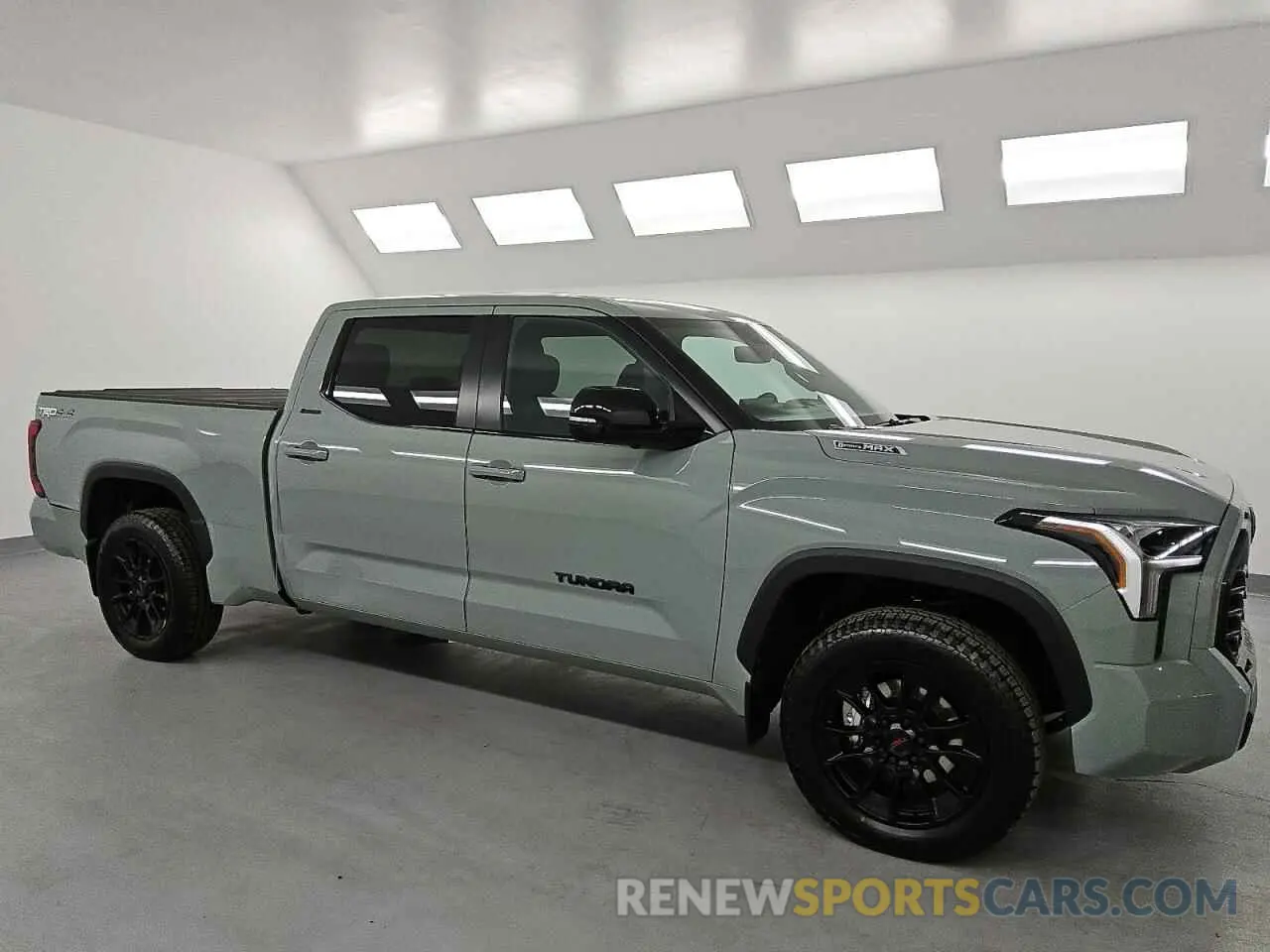 4 fotografías del automóvil dañado 5TFWC5EC2SX009004 TOYOTA TUNDRA 2025