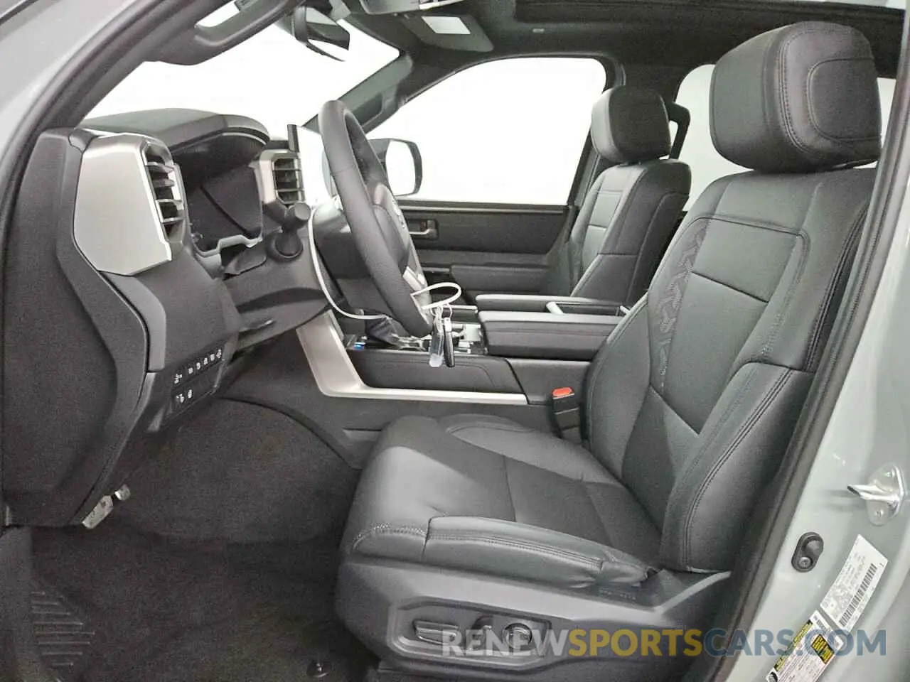 7 fotografías del automóvil dañado 5TFWC5EC2SX009004 TOYOTA TUNDRA 2025