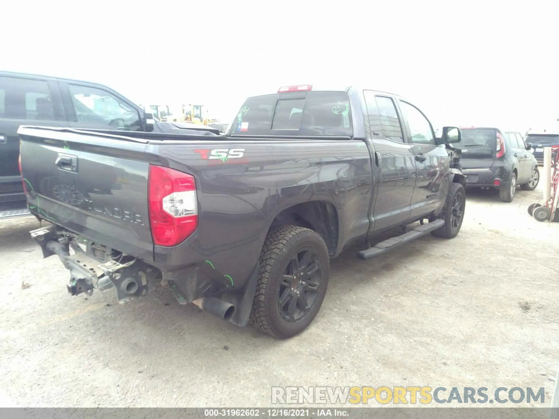 4 fotografías del automóvil dañado 5TFRM5F12KX140375 TOYOTA TUNDRA 2WD 2019
