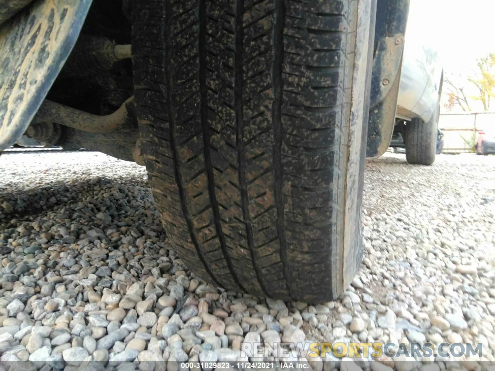 12 fotografías del automóvil dañado 5TFRM5F19KX137117 TOYOTA TUNDRA 2WD 2019