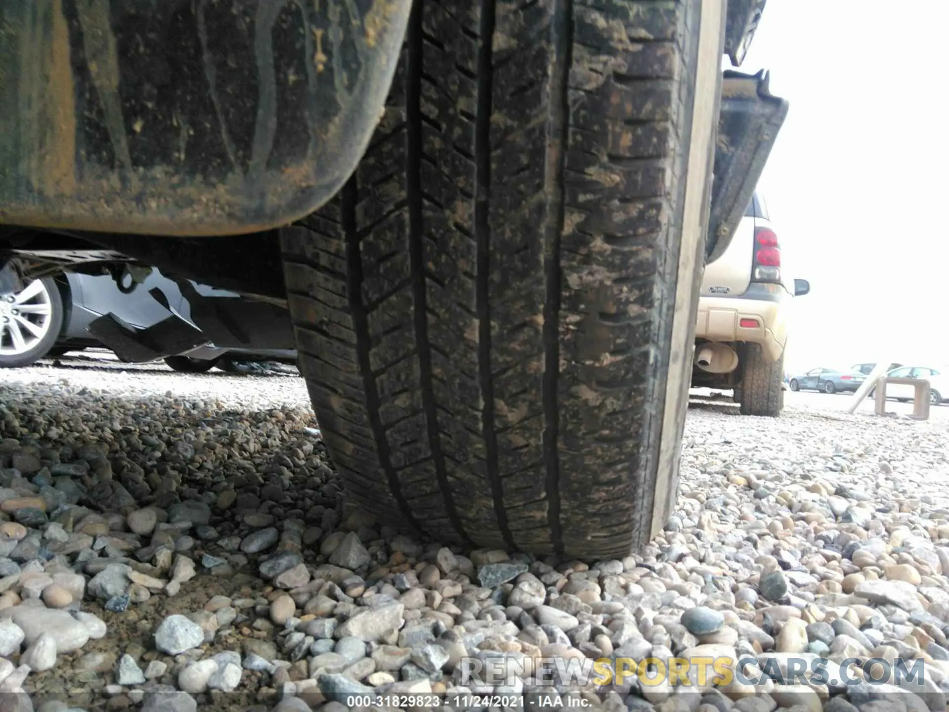 14 fotografías del automóvil dañado 5TFRM5F19KX137117 TOYOTA TUNDRA 2WD 2019