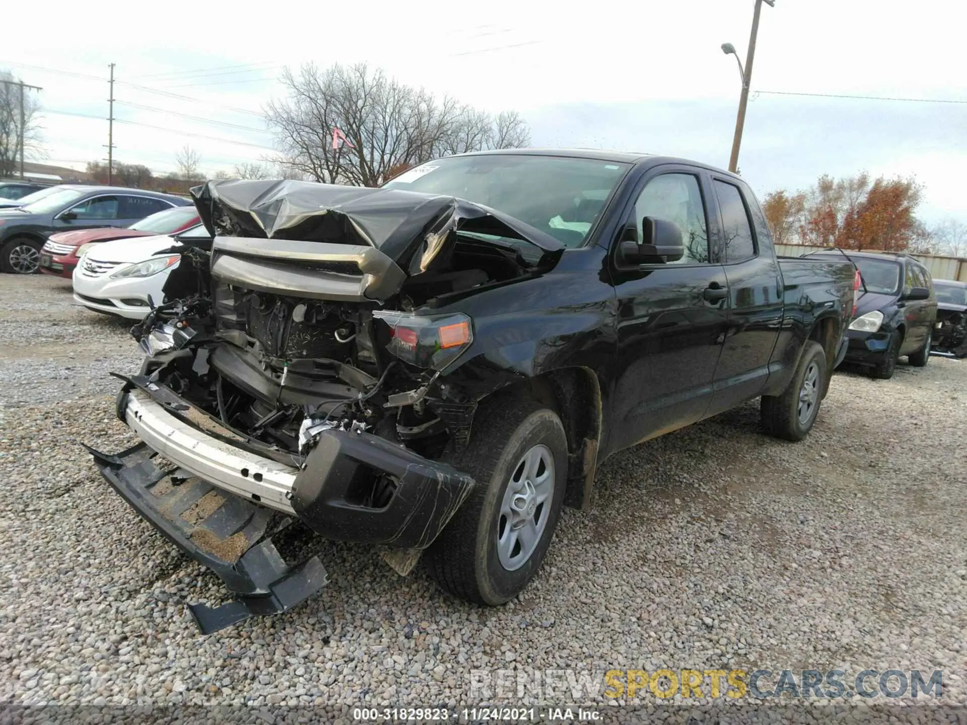 2 fotografías del automóvil dañado 5TFRM5F19KX137117 TOYOTA TUNDRA 2WD 2019