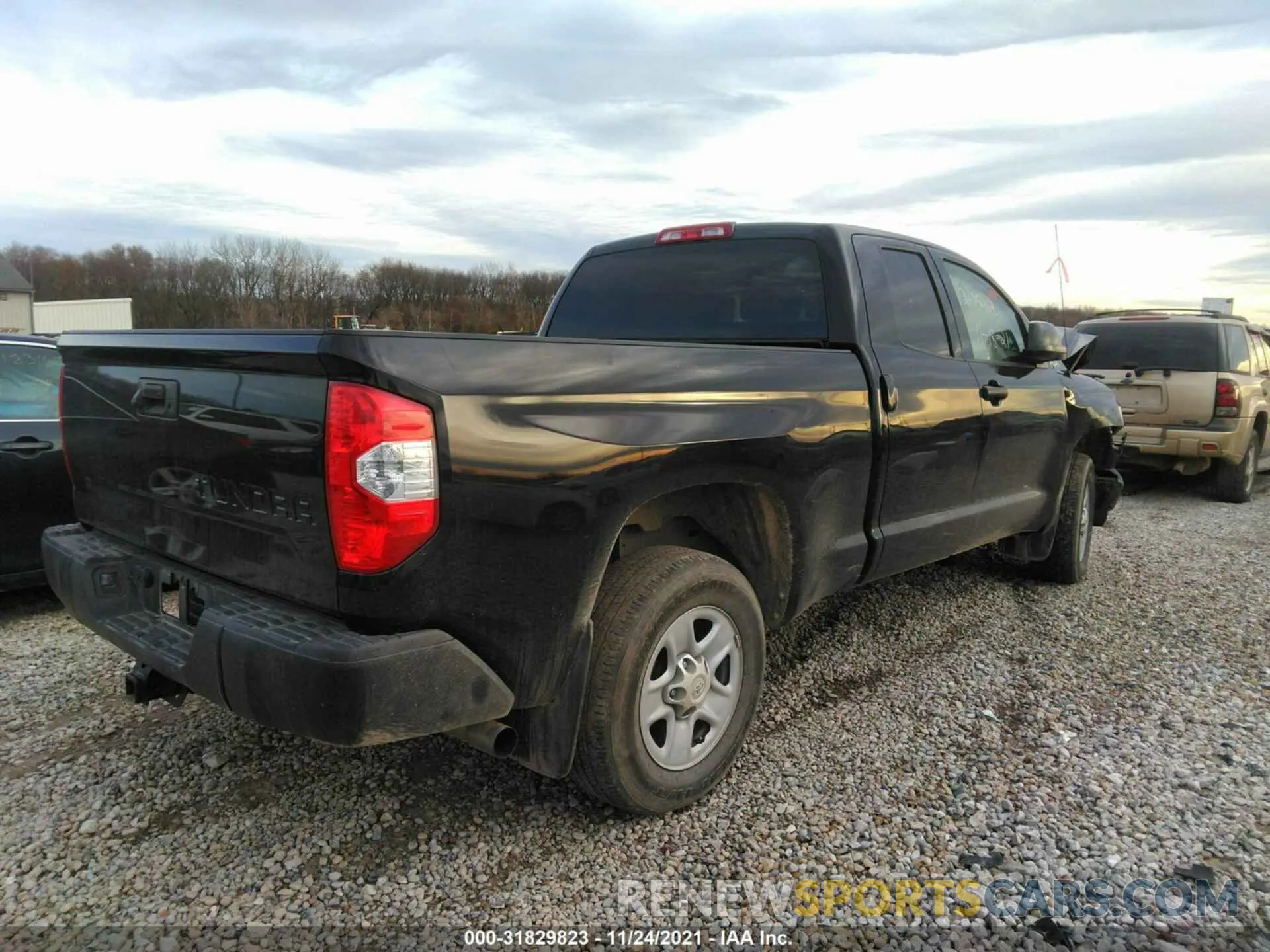 4 fotografías del automóvil dañado 5TFRM5F19KX137117 TOYOTA TUNDRA 2WD 2019