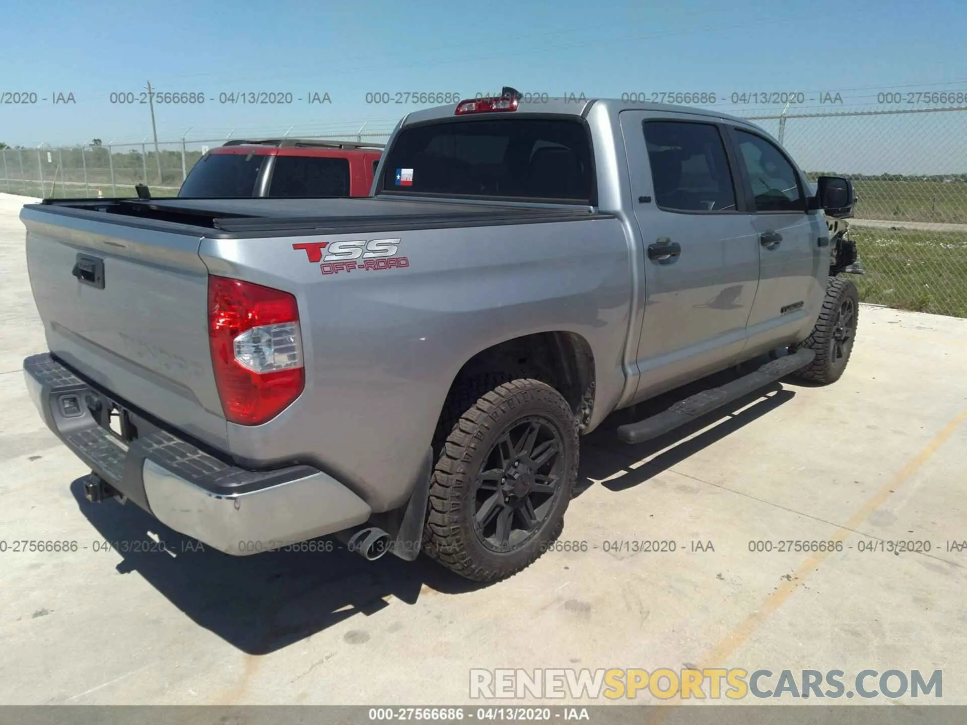 4 fotografías del automóvil dañado 5TFEY5F11LX256378 TOYOTA TUNDRA 2WD 2020