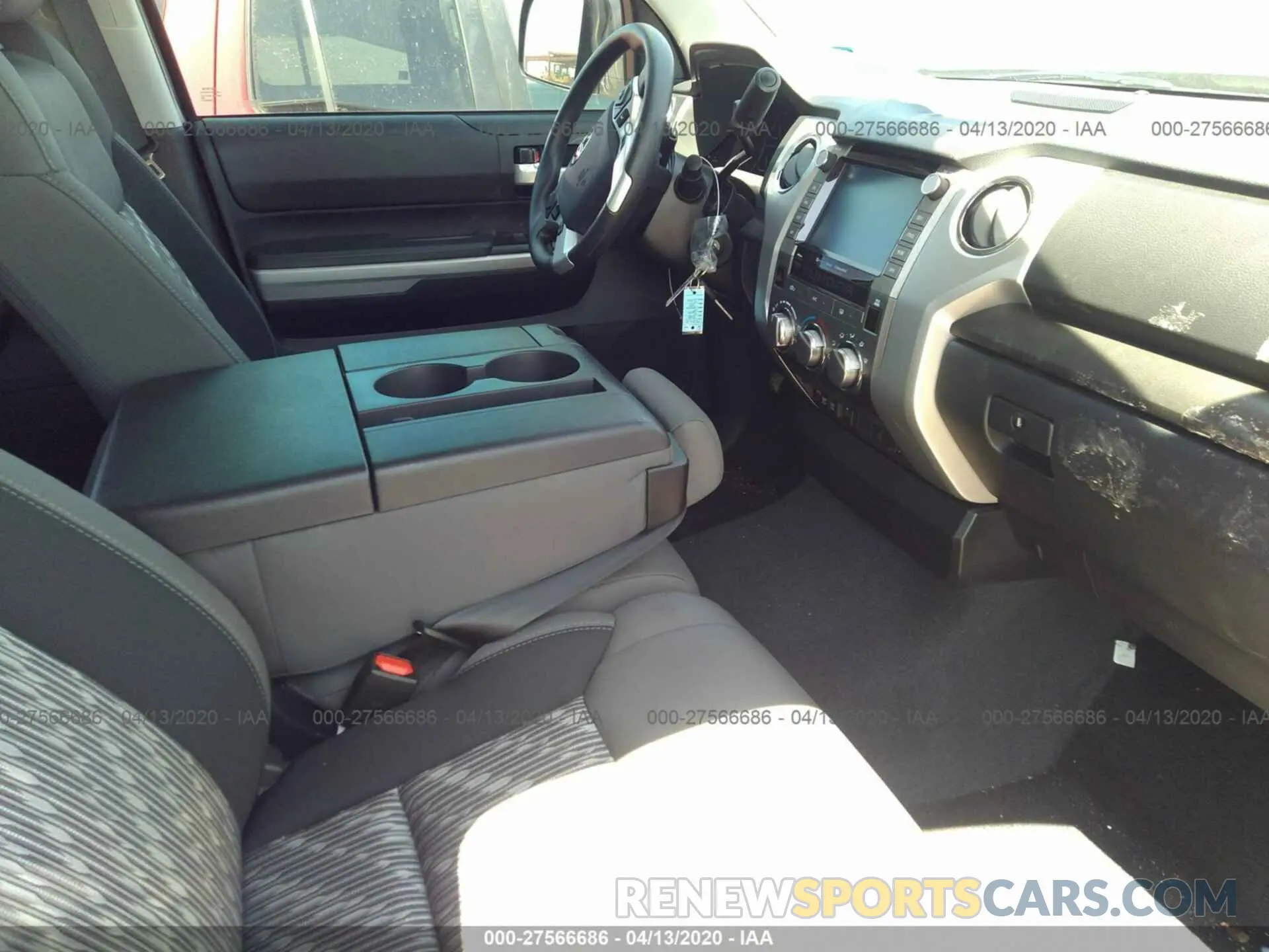 5 fotografías del automóvil dañado 5TFEY5F11LX256378 TOYOTA TUNDRA 2WD 2020