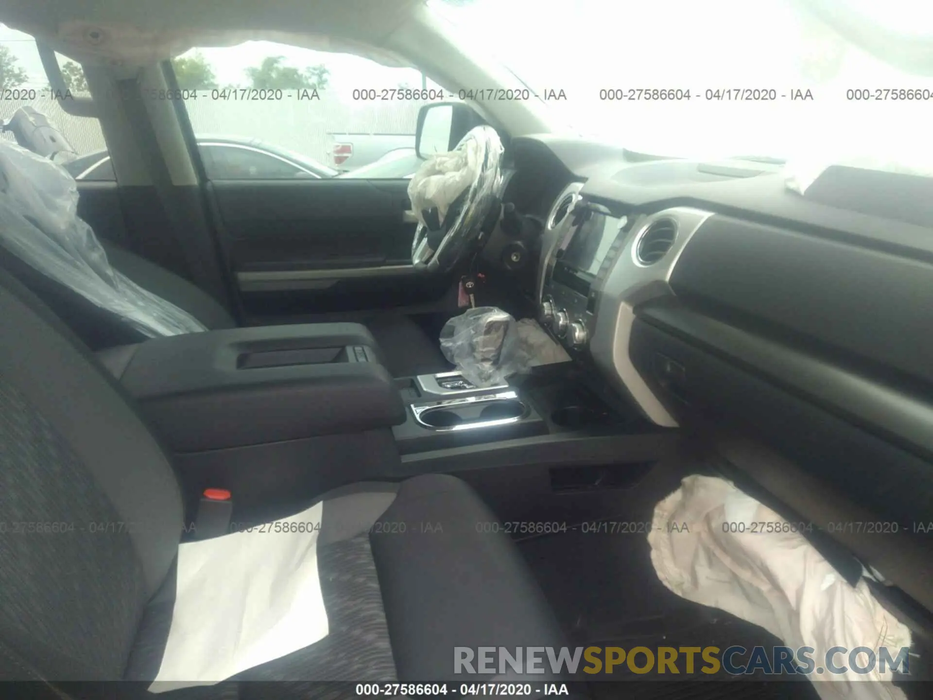 5 fotografías del automóvil dañado 5TFEY5F16LX260653 TOYOTA TUNDRA 2WD 2020