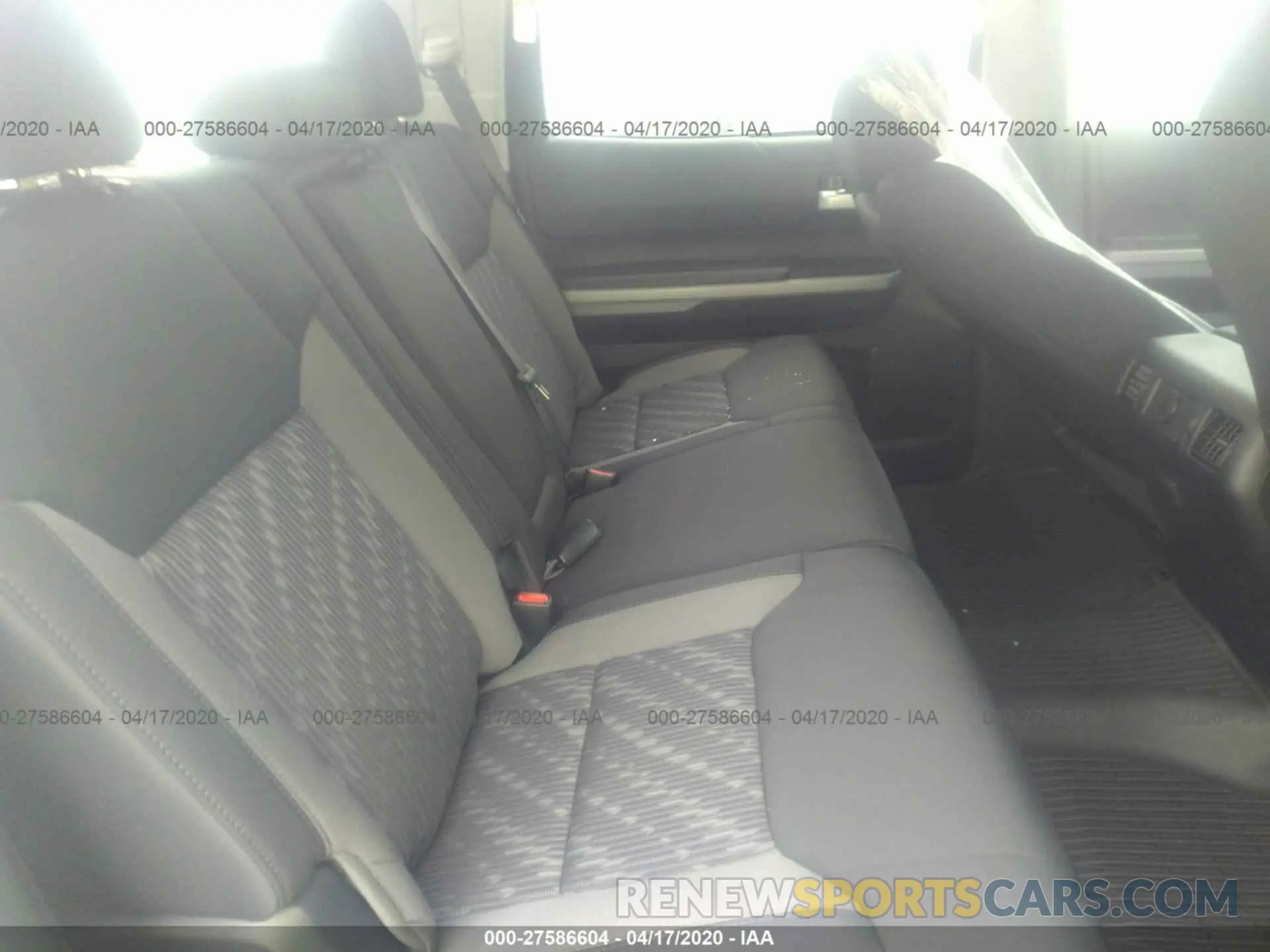 8 fotografías del automóvil dañado 5TFEY5F16LX260653 TOYOTA TUNDRA 2WD 2020