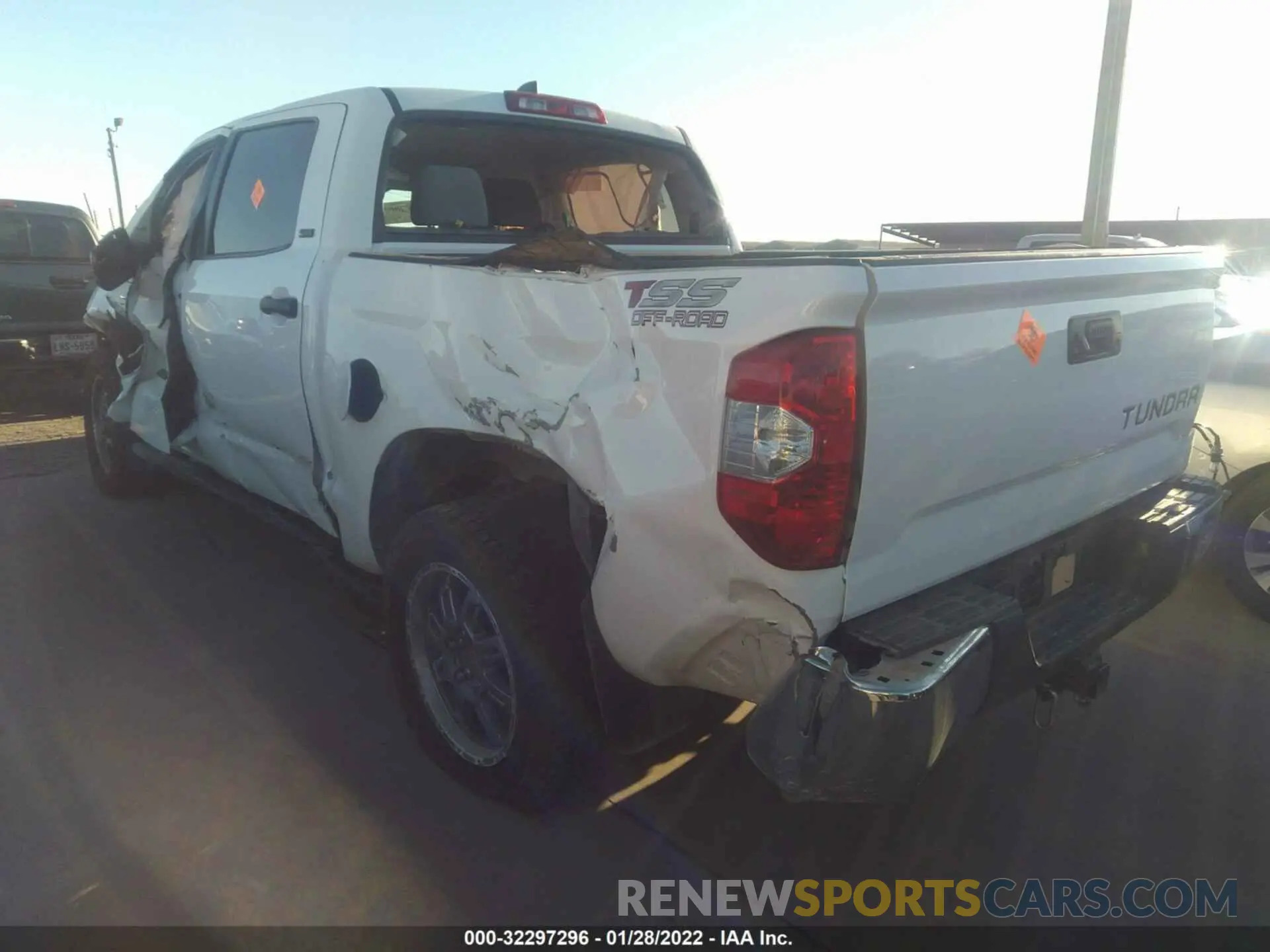 3 fotografías del automóvil dañado 5TFEY5F19LX270433 TOYOTA TUNDRA 2WD 2020