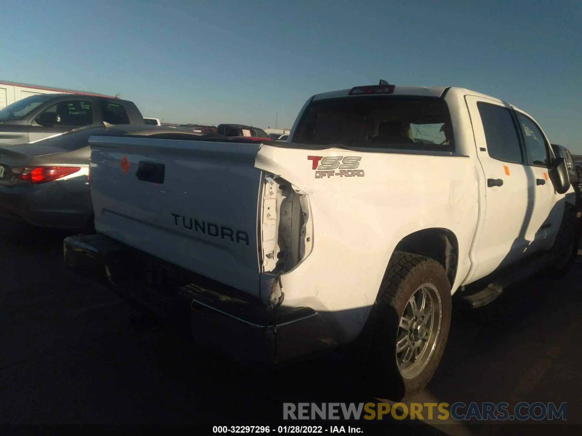 4 fotografías del automóvil dañado 5TFEY5F19LX270433 TOYOTA TUNDRA 2WD 2020