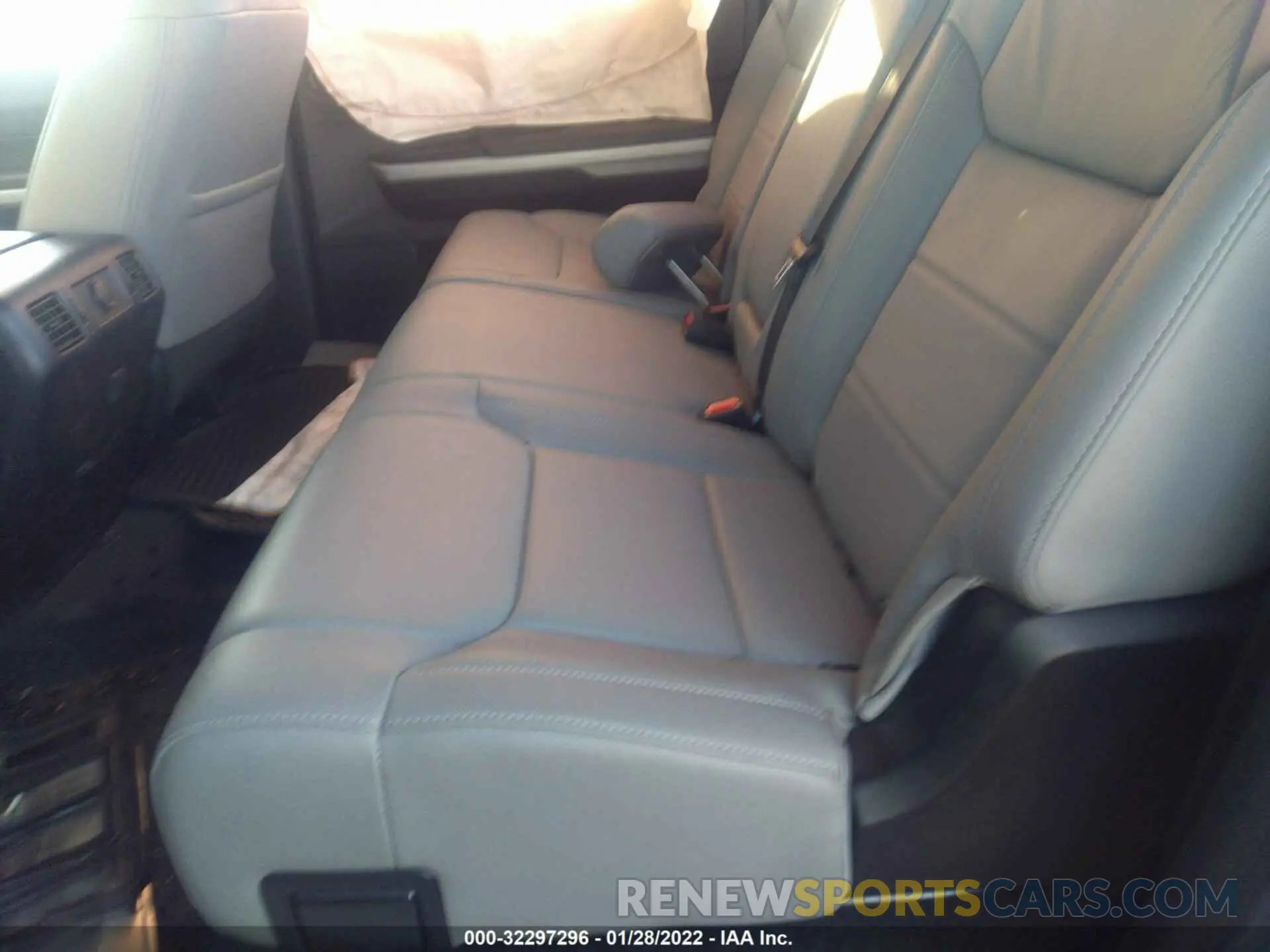 8 fotografías del automóvil dañado 5TFEY5F19LX270433 TOYOTA TUNDRA 2WD 2020