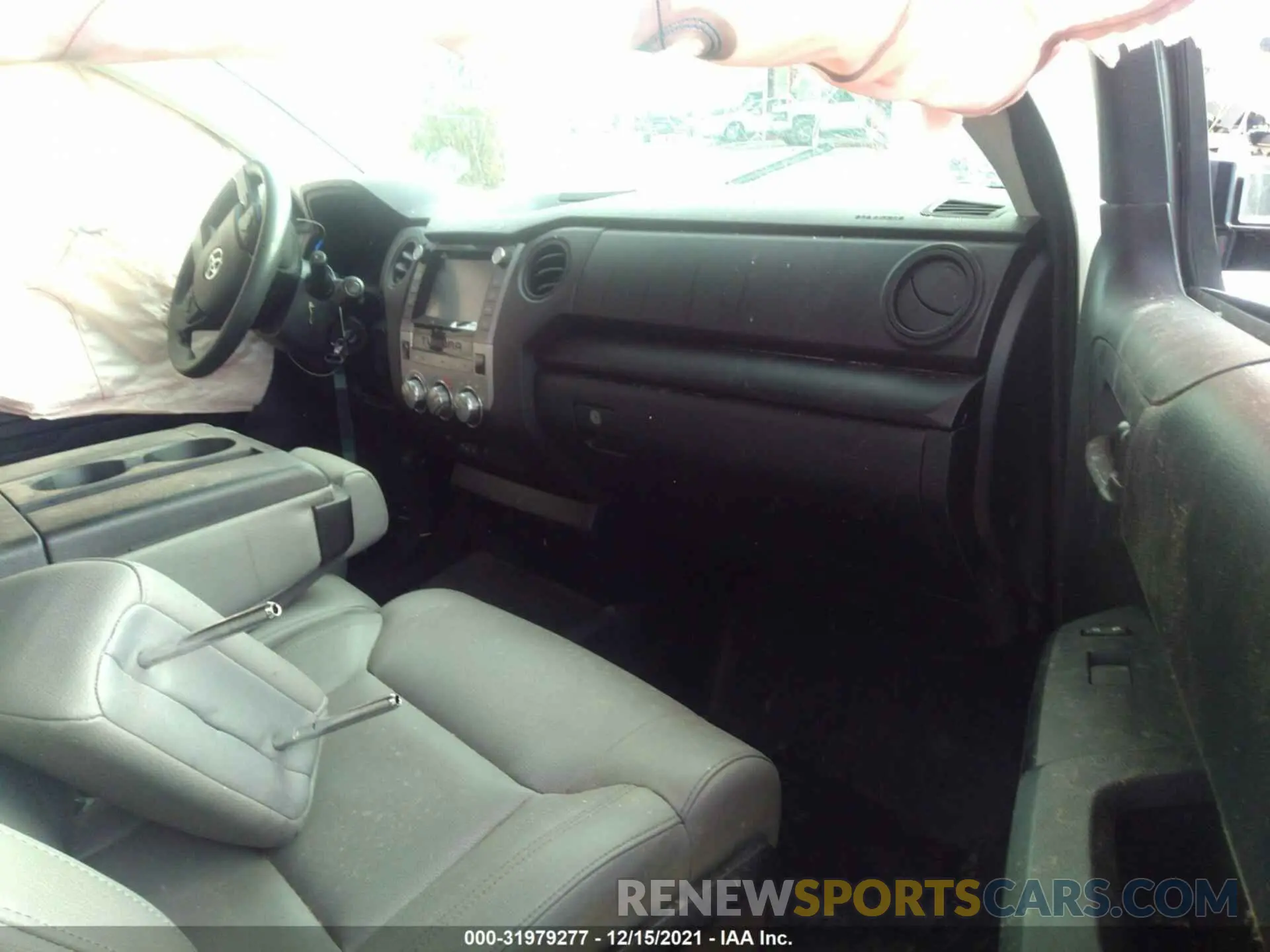 5 fotografías del automóvil dañado 5TFRY5F19LX268070 TOYOTA TUNDRA 2WD 2020