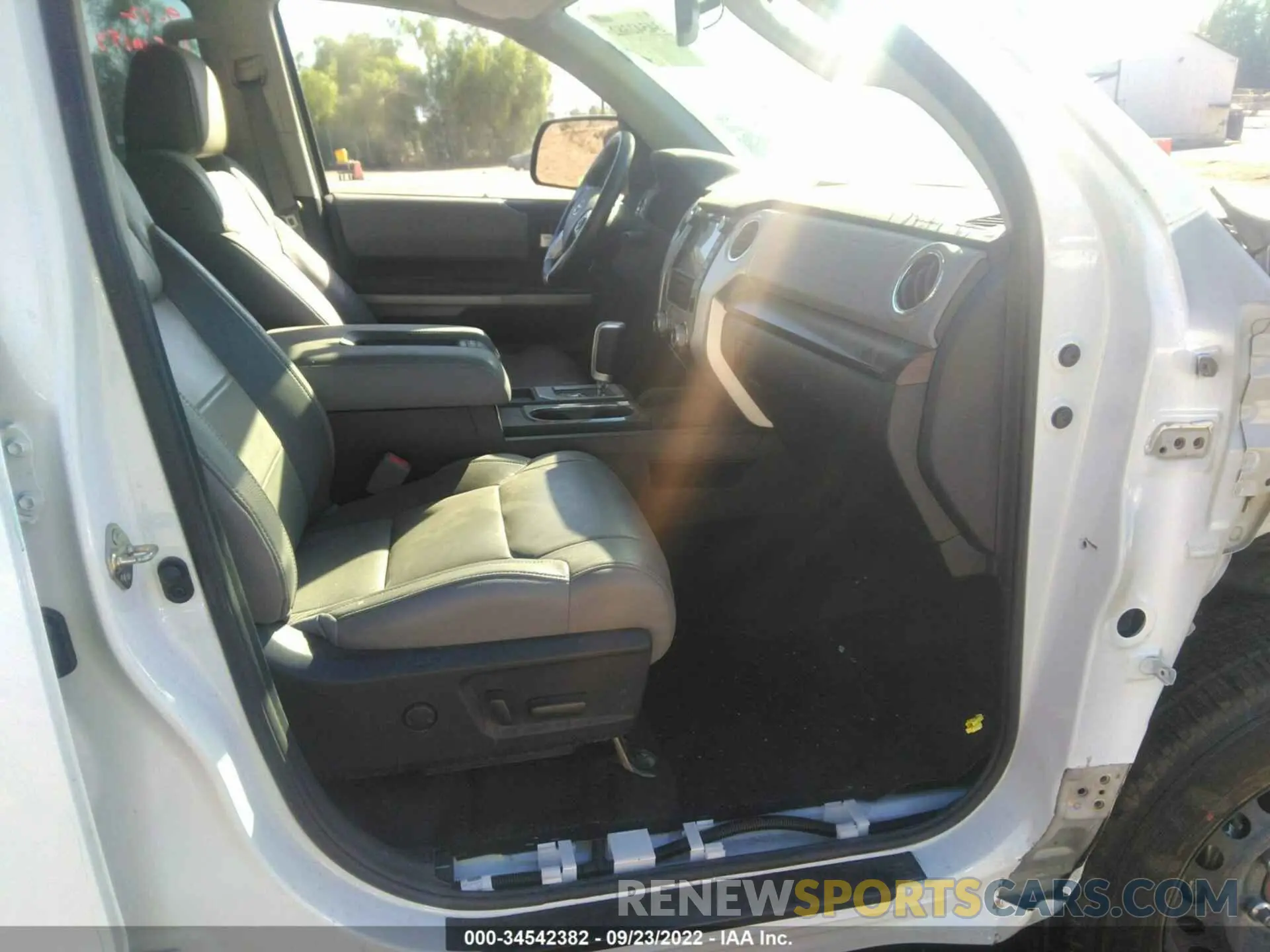 5 fotografías del automóvil dañado 5TFFY5F17MX273952 TOYOTA TUNDRA 2WD 2021