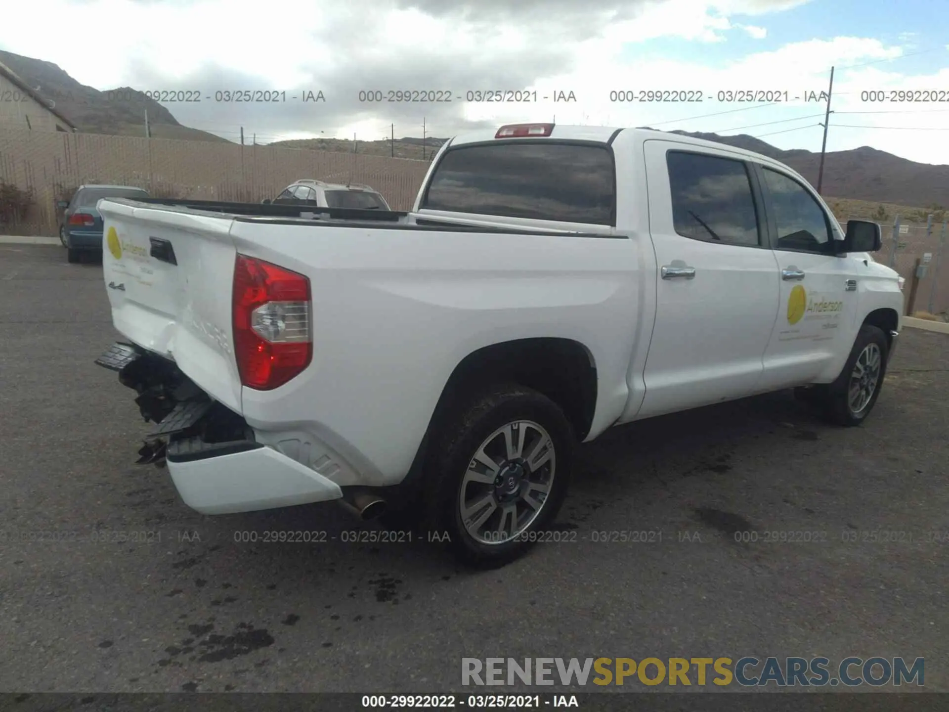 4 fotografías del automóvil dañado 5TFAY5F13KX787756 TOYOTA TUNDRA 4WD 2019