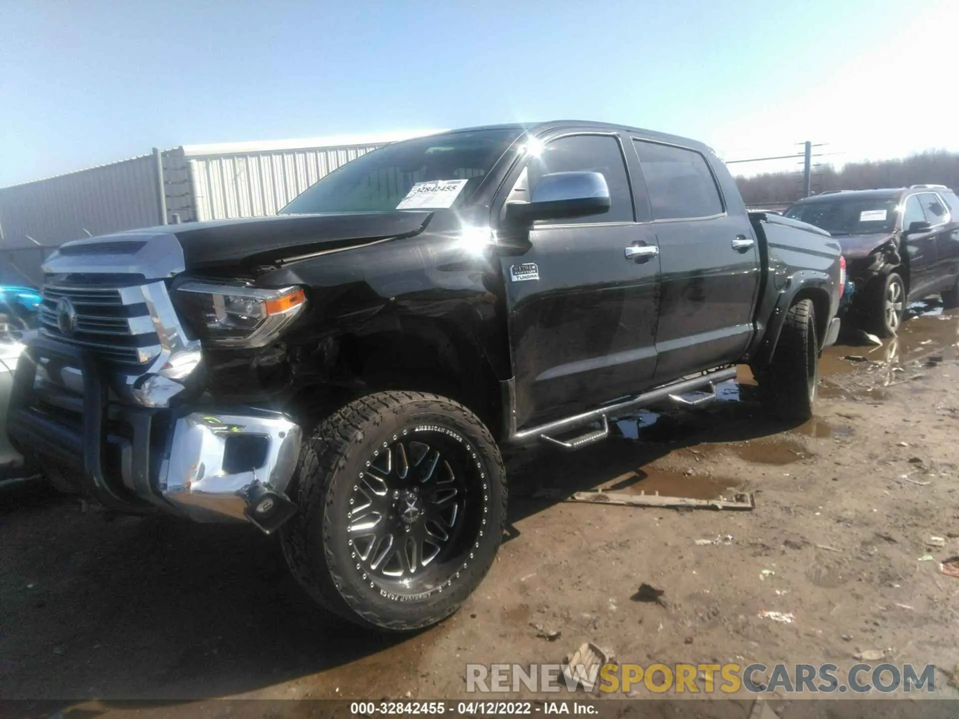 2 fotografías del automóvil dañado 5TFAY5F18KX797098 TOYOTA TUNDRA 4WD 2019