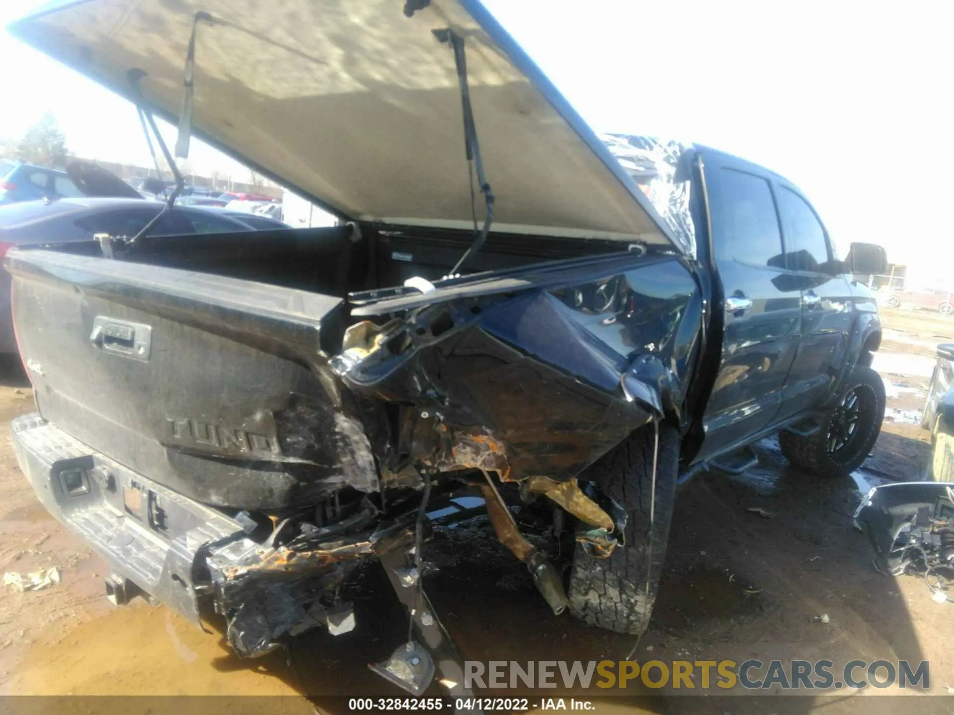 4 fotografías del automóvil dañado 5TFAY5F18KX797098 TOYOTA TUNDRA 4WD 2019