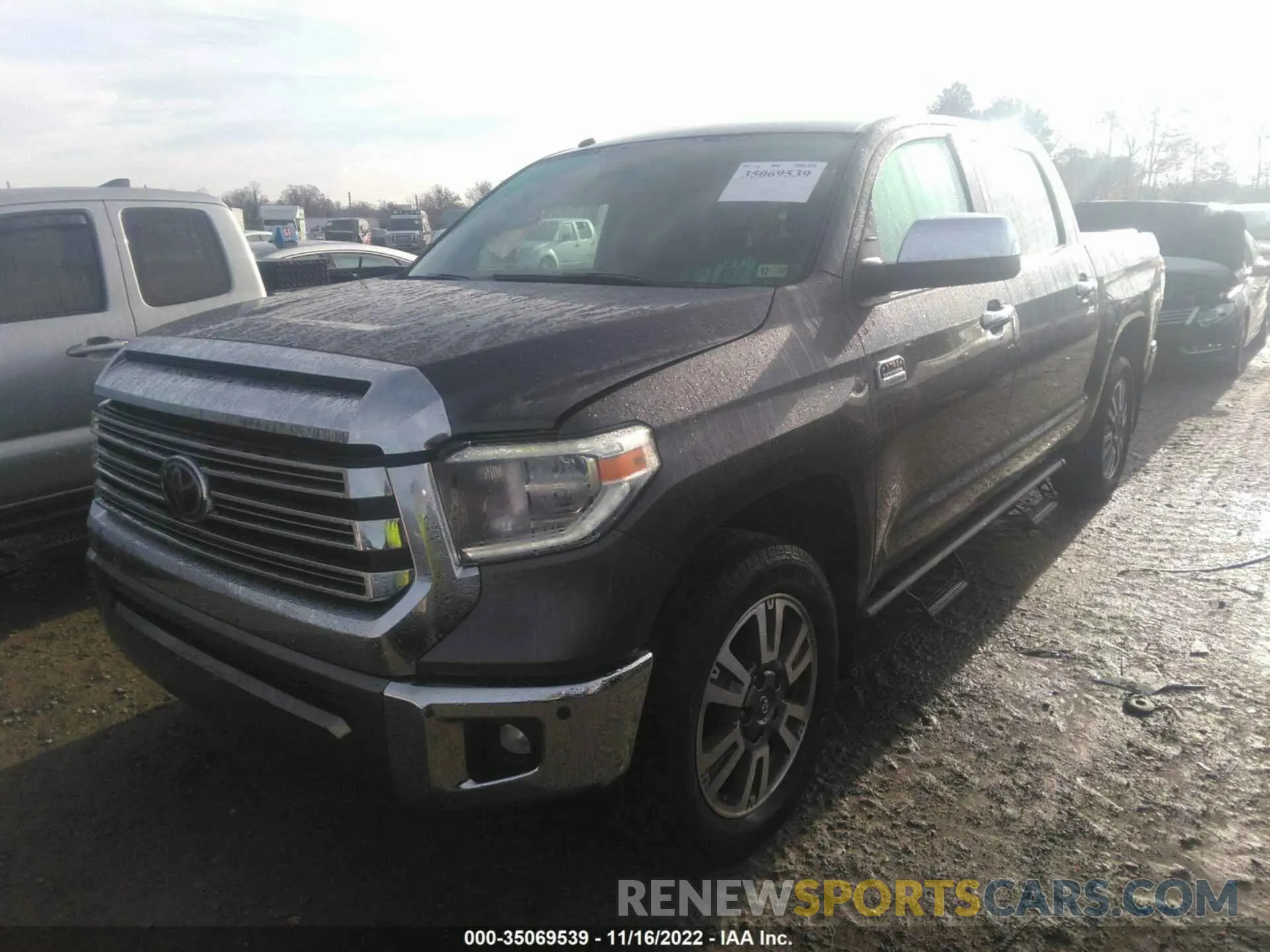 2 fotografías del automóvil dañado 5TFAY5F18KX800596 TOYOTA TUNDRA 4WD 2019