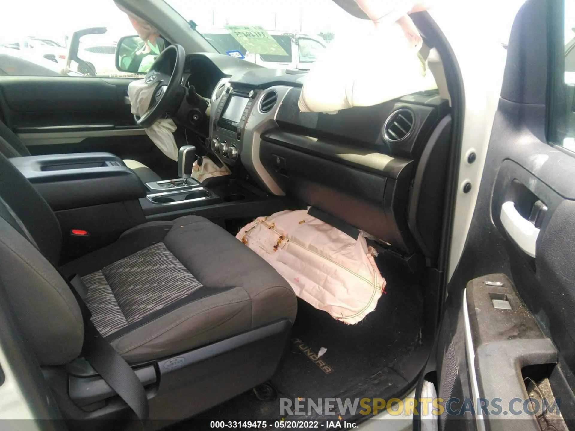 5 fotografías del automóvil dañado 5TFDW5F13KX839406 TOYOTA TUNDRA 4WD 2019