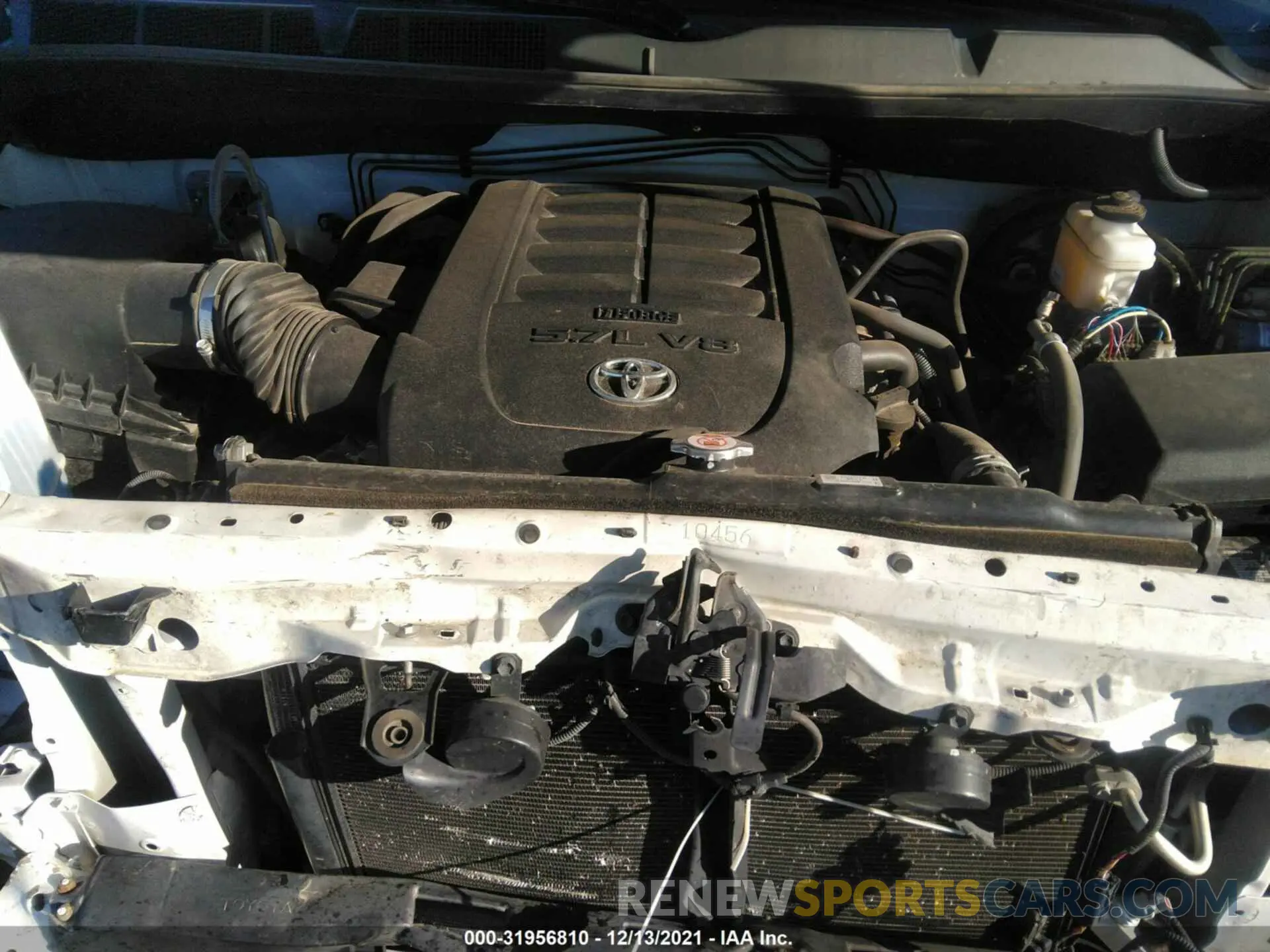 10 fotografías del automóvil dañado 5TFDW5F15KX801868 TOYOTA TUNDRA 4WD 2019