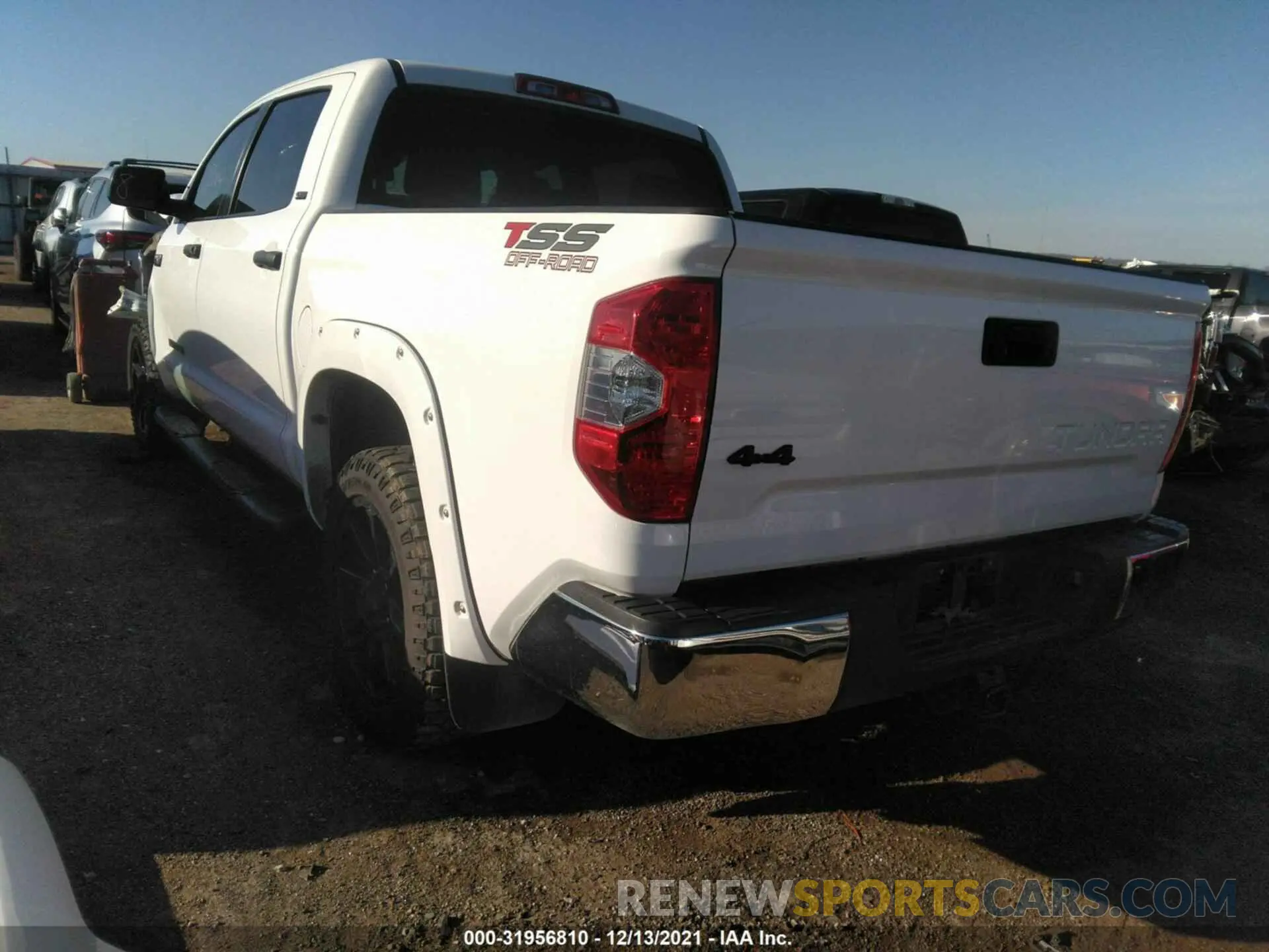 3 fotografías del automóvil dañado 5TFDW5F15KX801868 TOYOTA TUNDRA 4WD 2019
