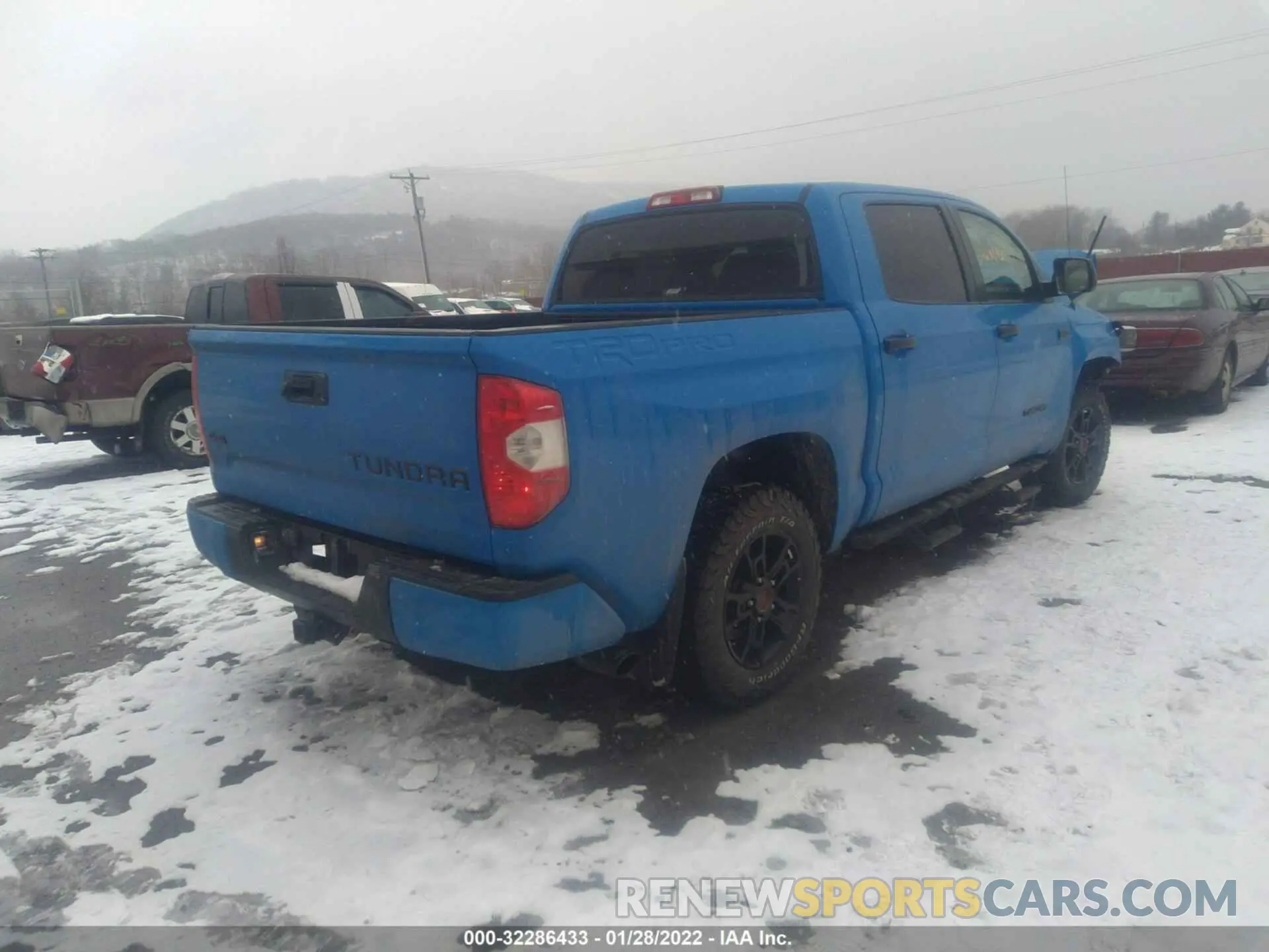 4 fotografías del automóvil dañado 5TFDY5F11KX798686 TOYOTA TUNDRA 4WD 2019