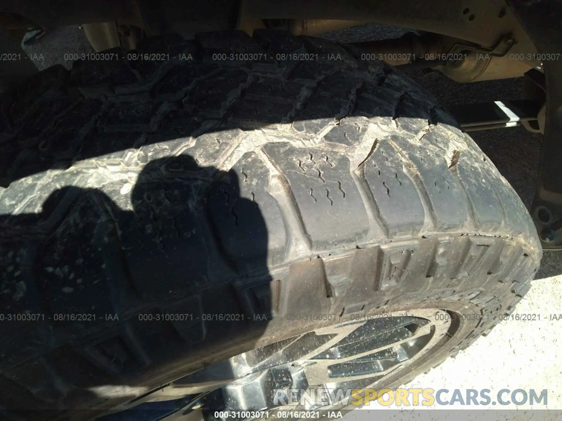 15 fotografías del automóvil dañado 5TFDY5F11KX822775 TOYOTA TUNDRA 4WD 2019