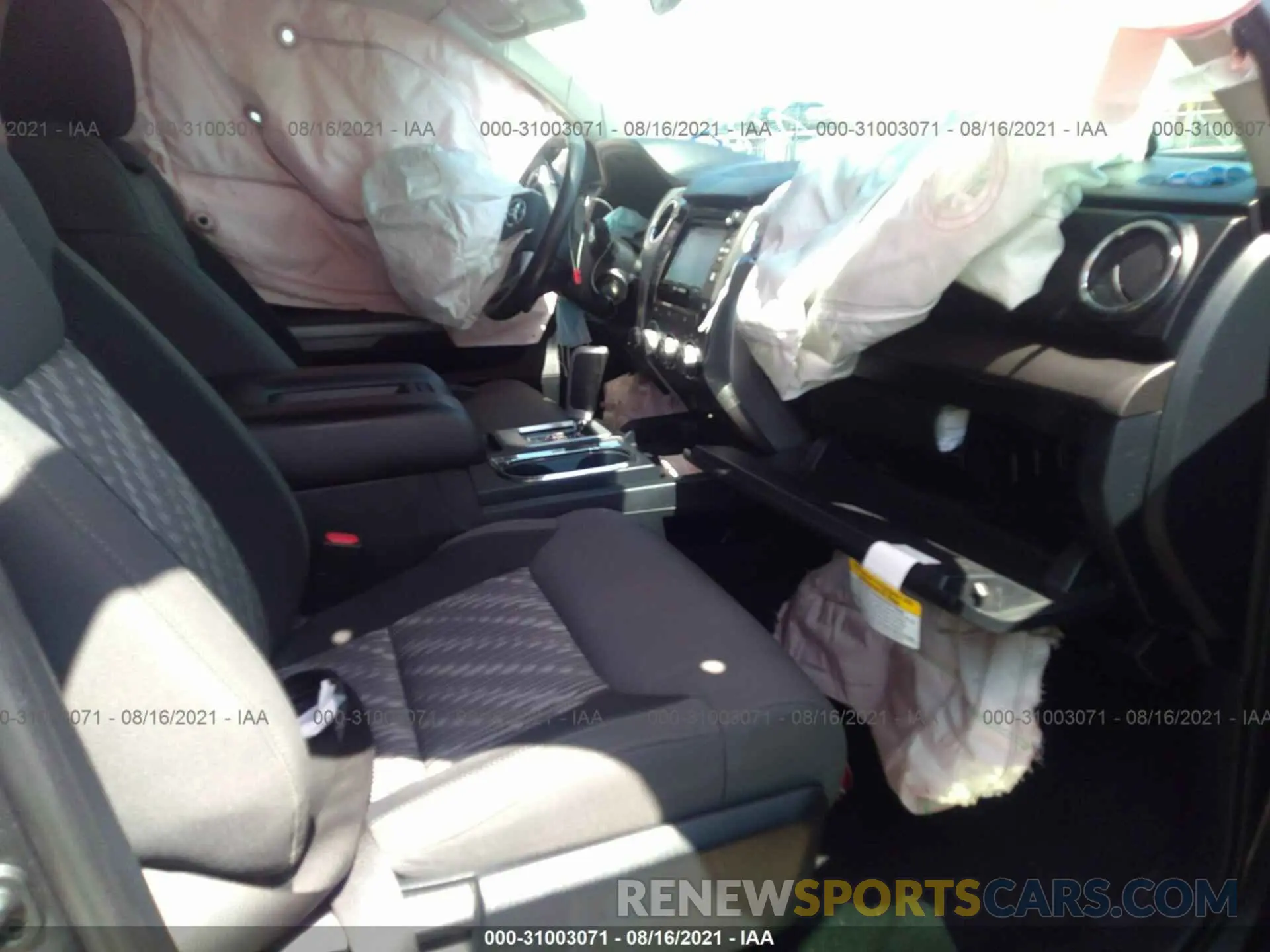 5 fotografías del automóvil dañado 5TFDY5F11KX822775 TOYOTA TUNDRA 4WD 2019