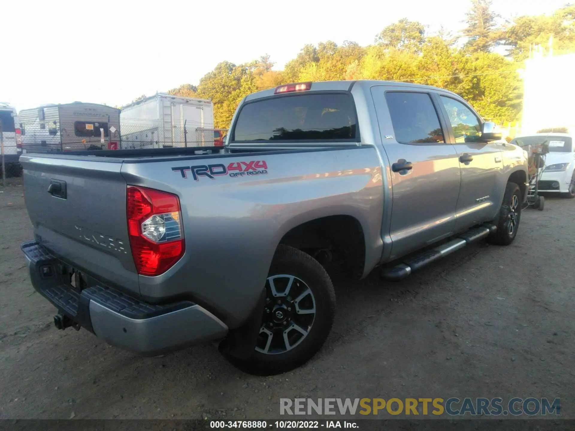 4 fotografías del automóvil dañado 5TFDY5F18KX835751 TOYOTA TUNDRA 4WD 2019
