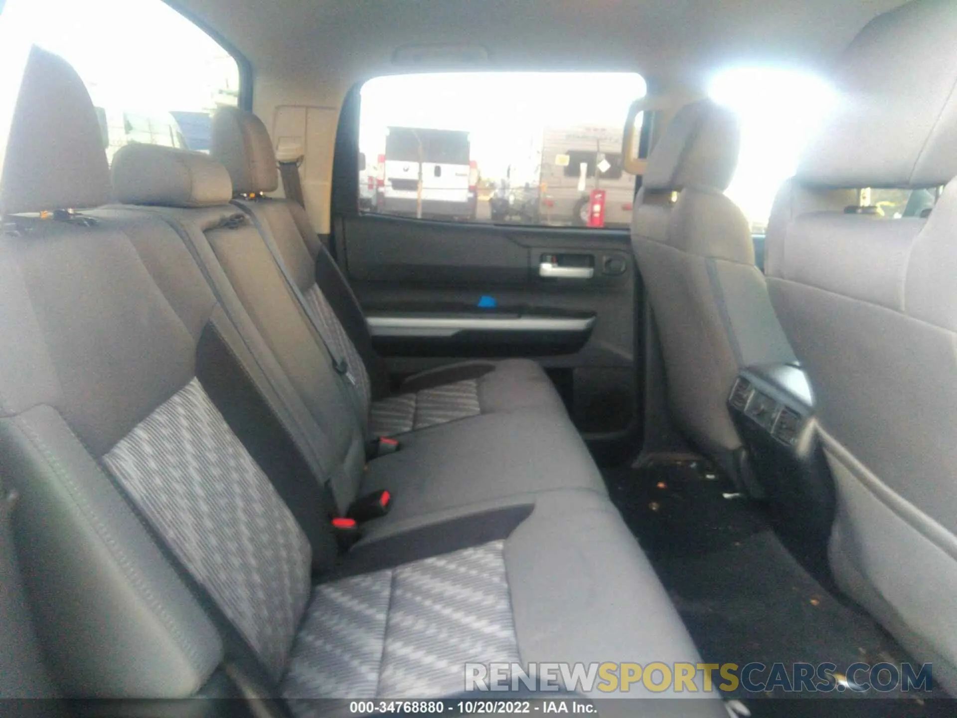 8 fotografías del automóvil dañado 5TFDY5F18KX835751 TOYOTA TUNDRA 4WD 2019