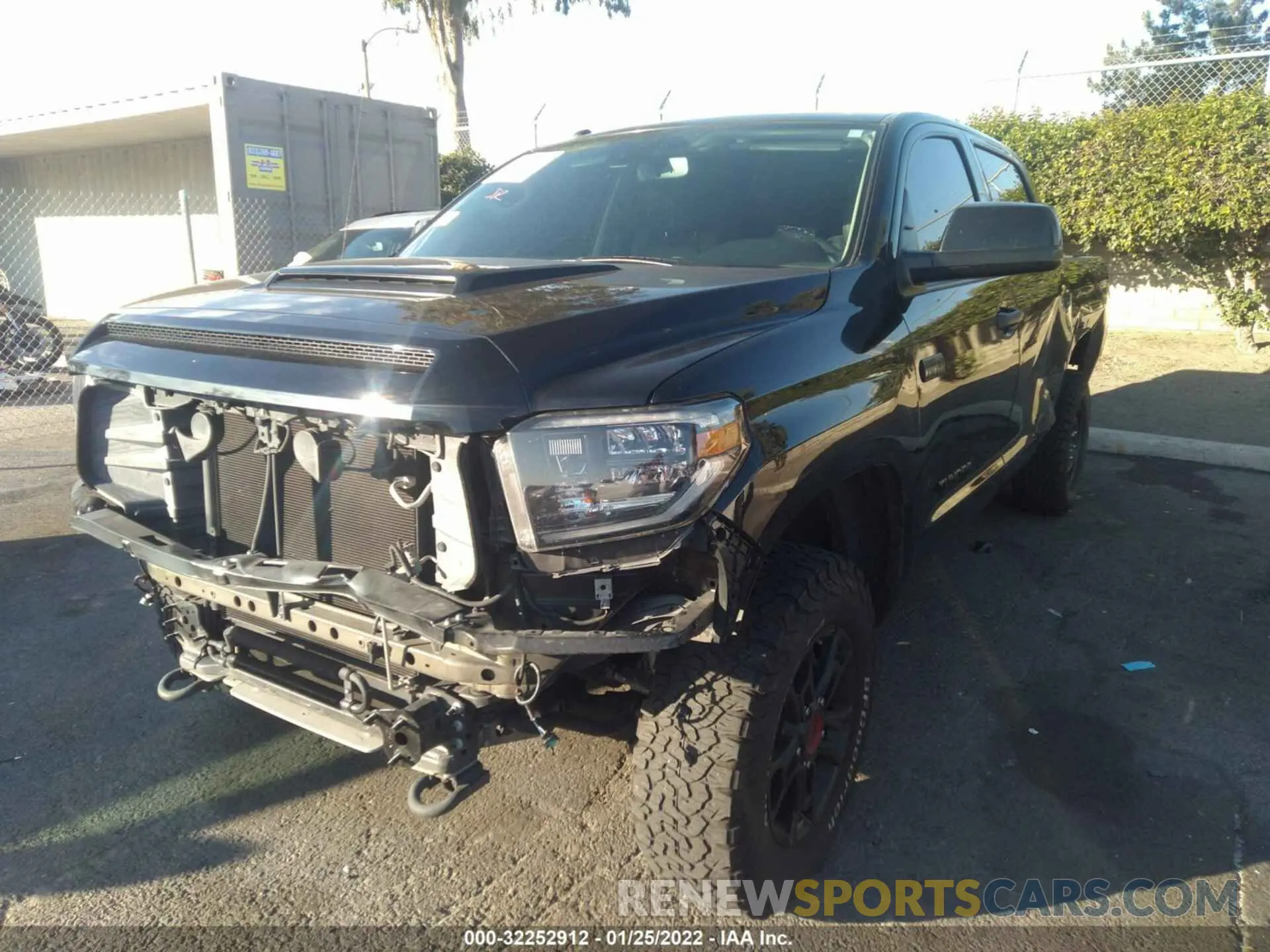 2 fotografías del automóvil dañado 5TFDY5F18KX856292 TOYOTA TUNDRA 4WD 2019