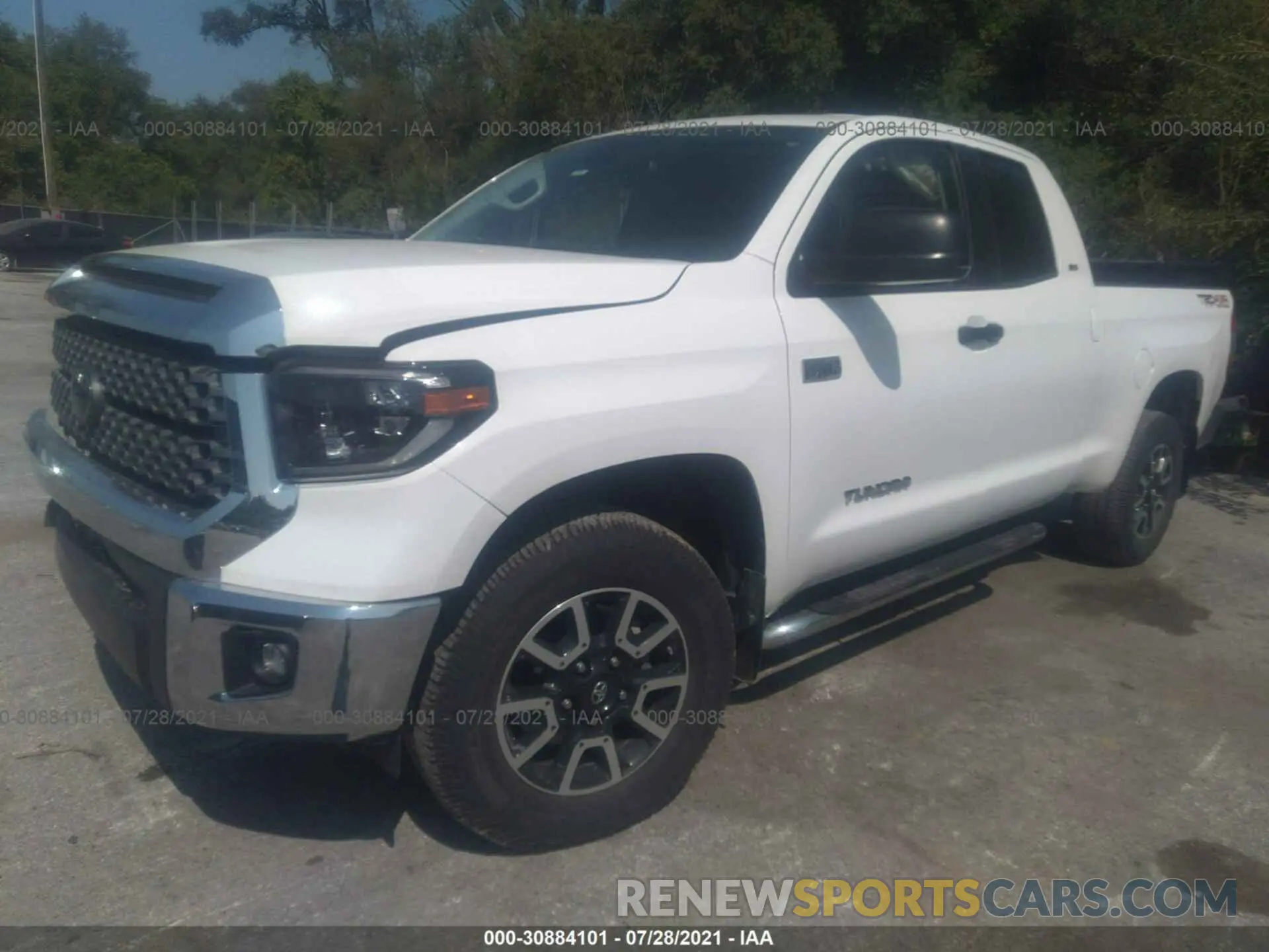 2 fotografías del automóvil dañado 5TFUW5F18KX782104 TOYOTA TUNDRA 4WD 2019