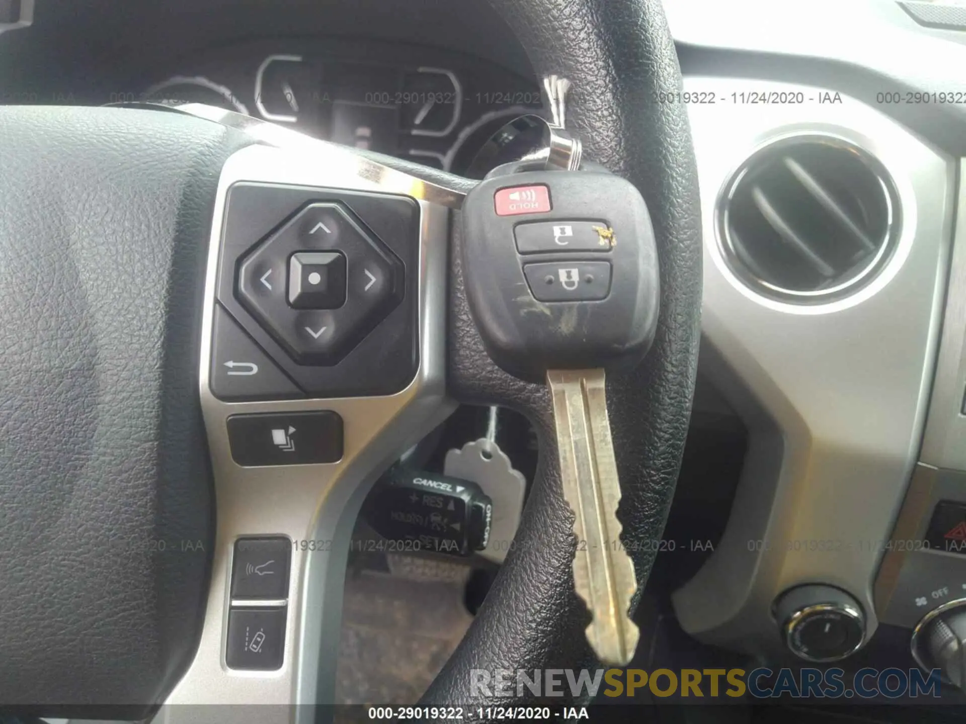 11 fotografías del automóvil dañado 5TFUW5F19KX850930 TOYOTA TUNDRA 4WD 2019