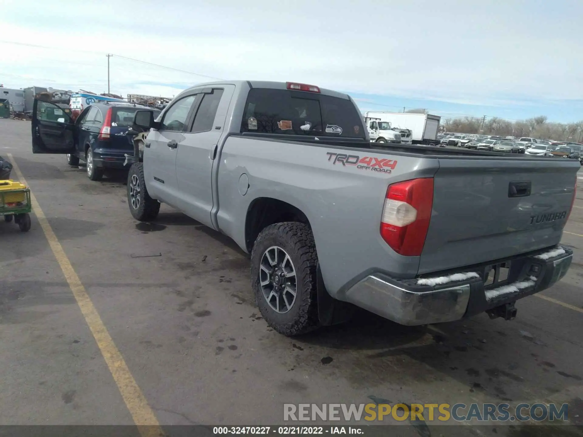 3 fotografías del automóvil dañado 5TFUY5F19KX814052 TOYOTA TUNDRA 4WD 2019