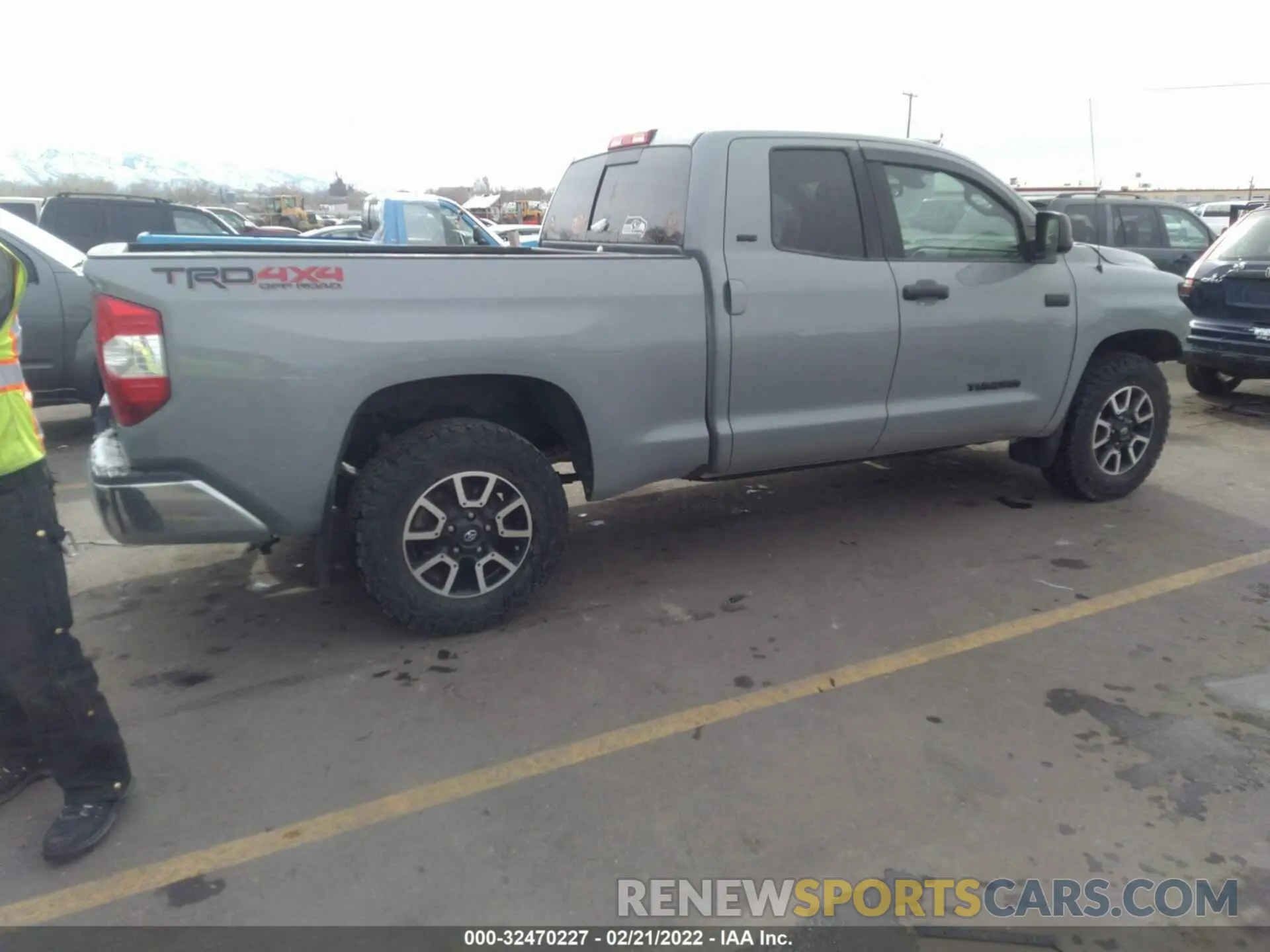 4 fotografías del automóvil dañado 5TFUY5F19KX814052 TOYOTA TUNDRA 4WD 2019