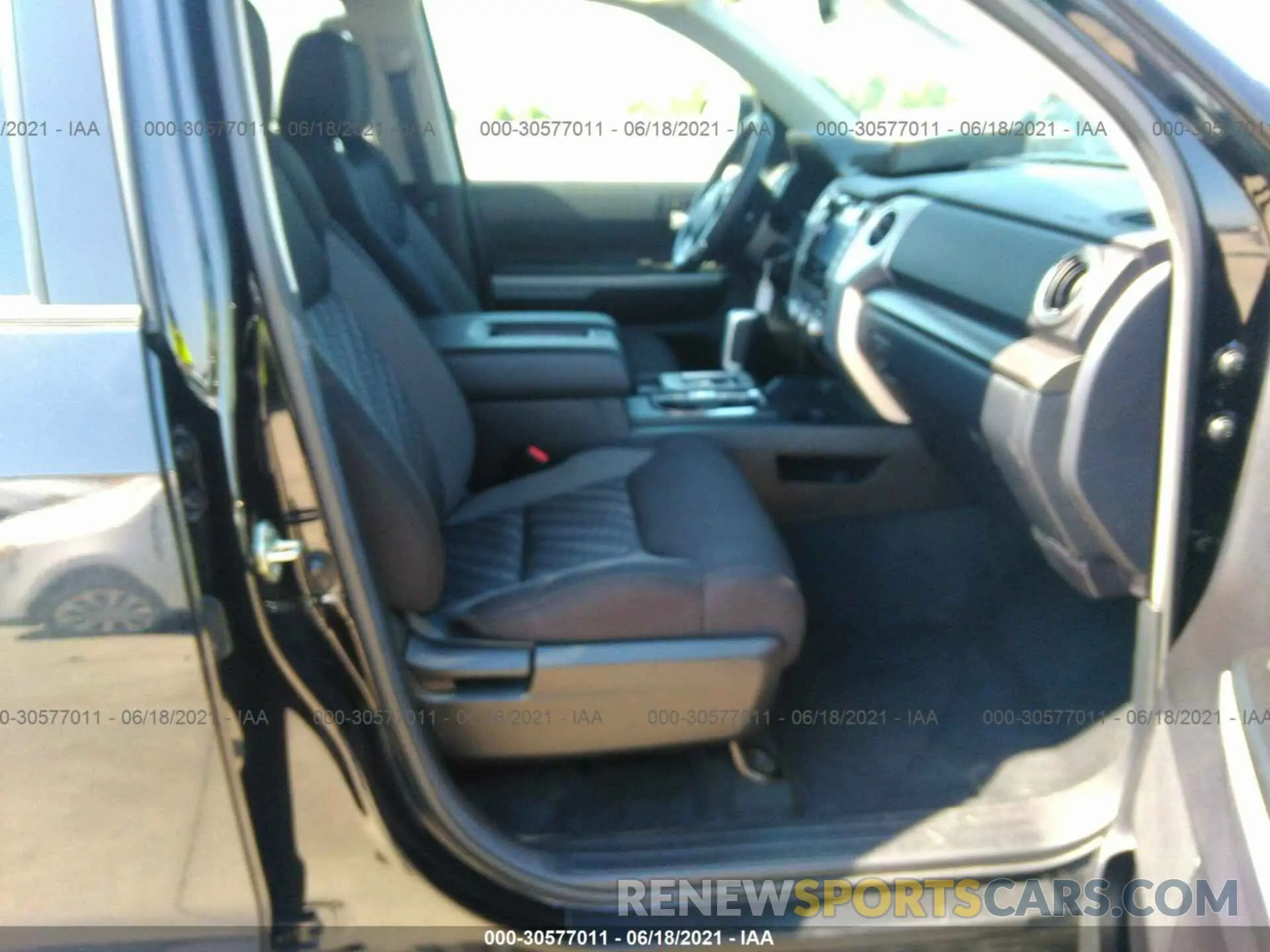 5 fotografías del automóvil dañado 5TFDY5F13LX887578 TOYOTA TUNDRA 4WD 2020