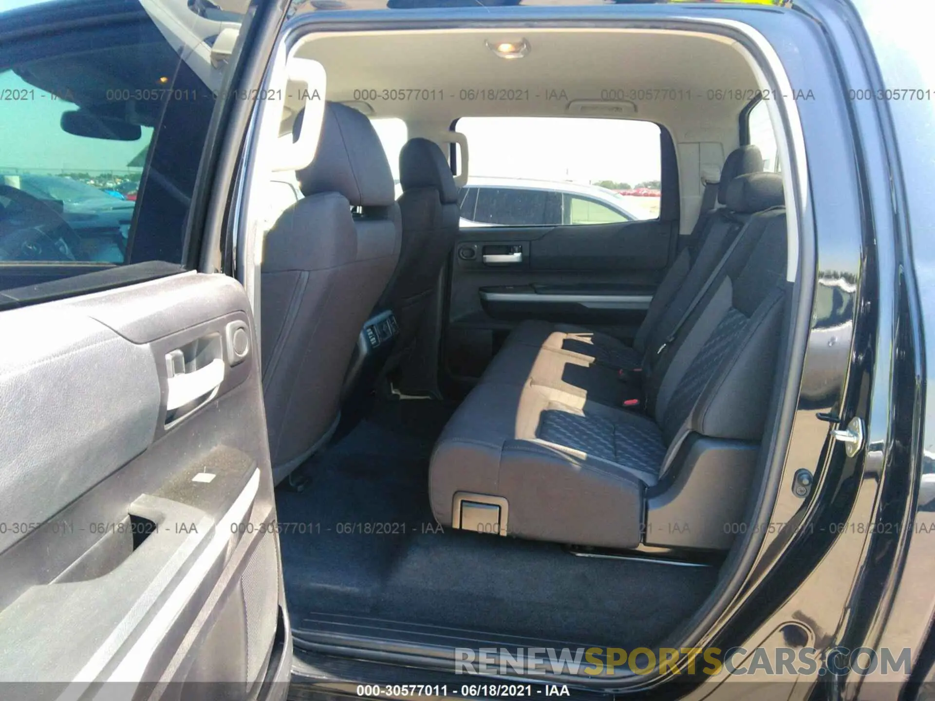 8 fotografías del automóvil dañado 5TFDY5F13LX887578 TOYOTA TUNDRA 4WD 2020